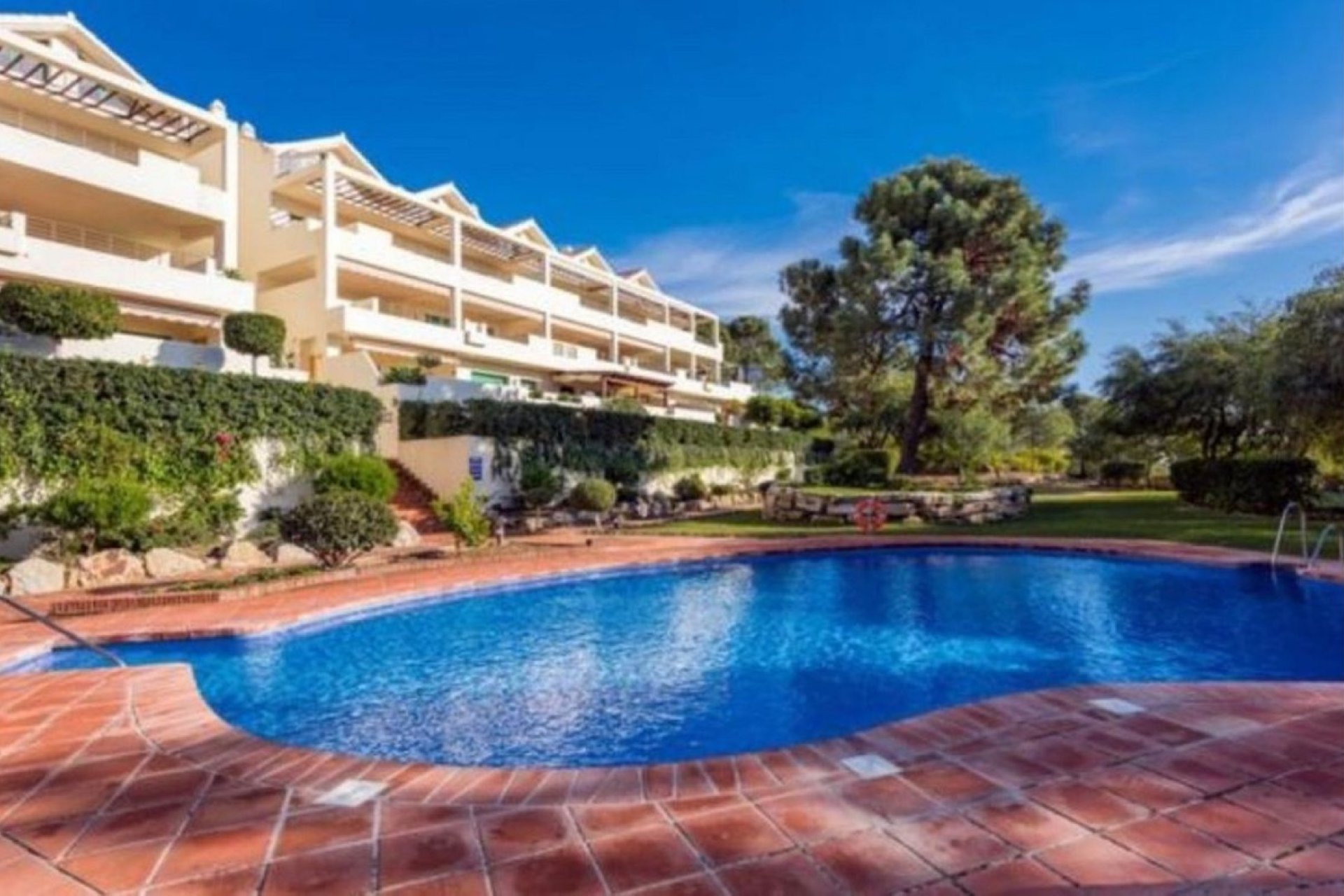 Resale - apartment - Estepona - Selwo