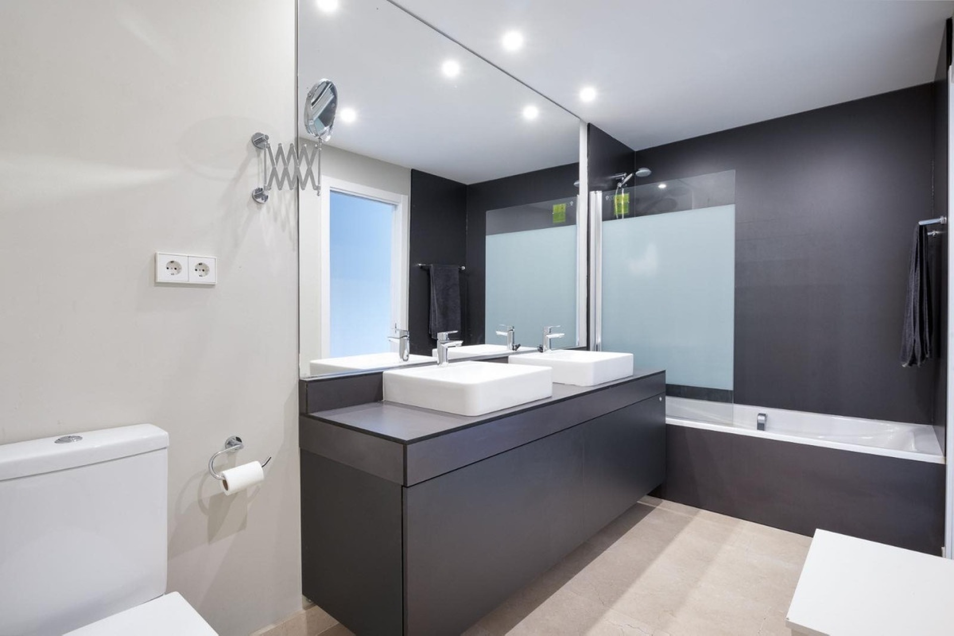 Resale - apartment - Estepona - Selwo