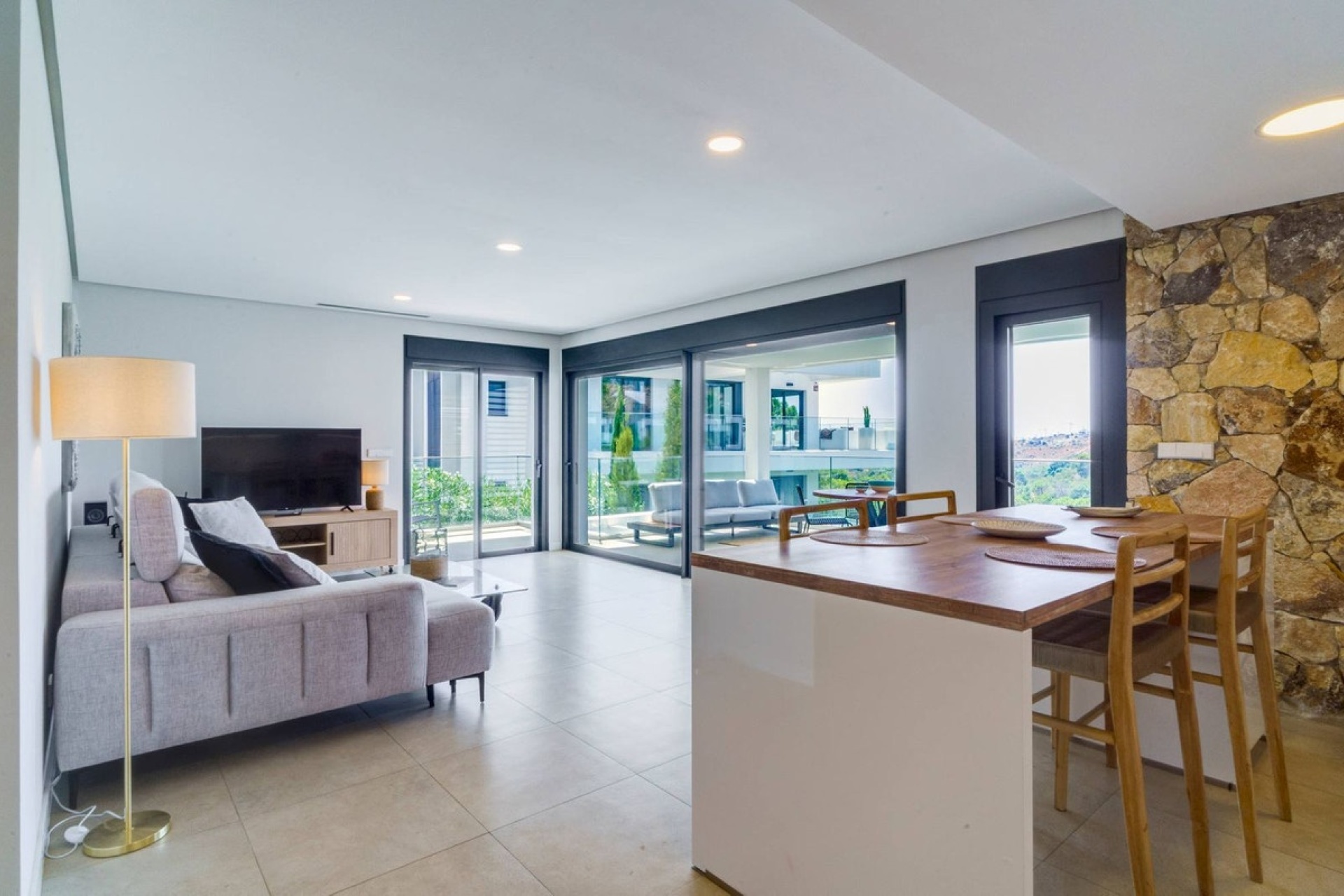 Resale - apartment - Estepona - Selwo