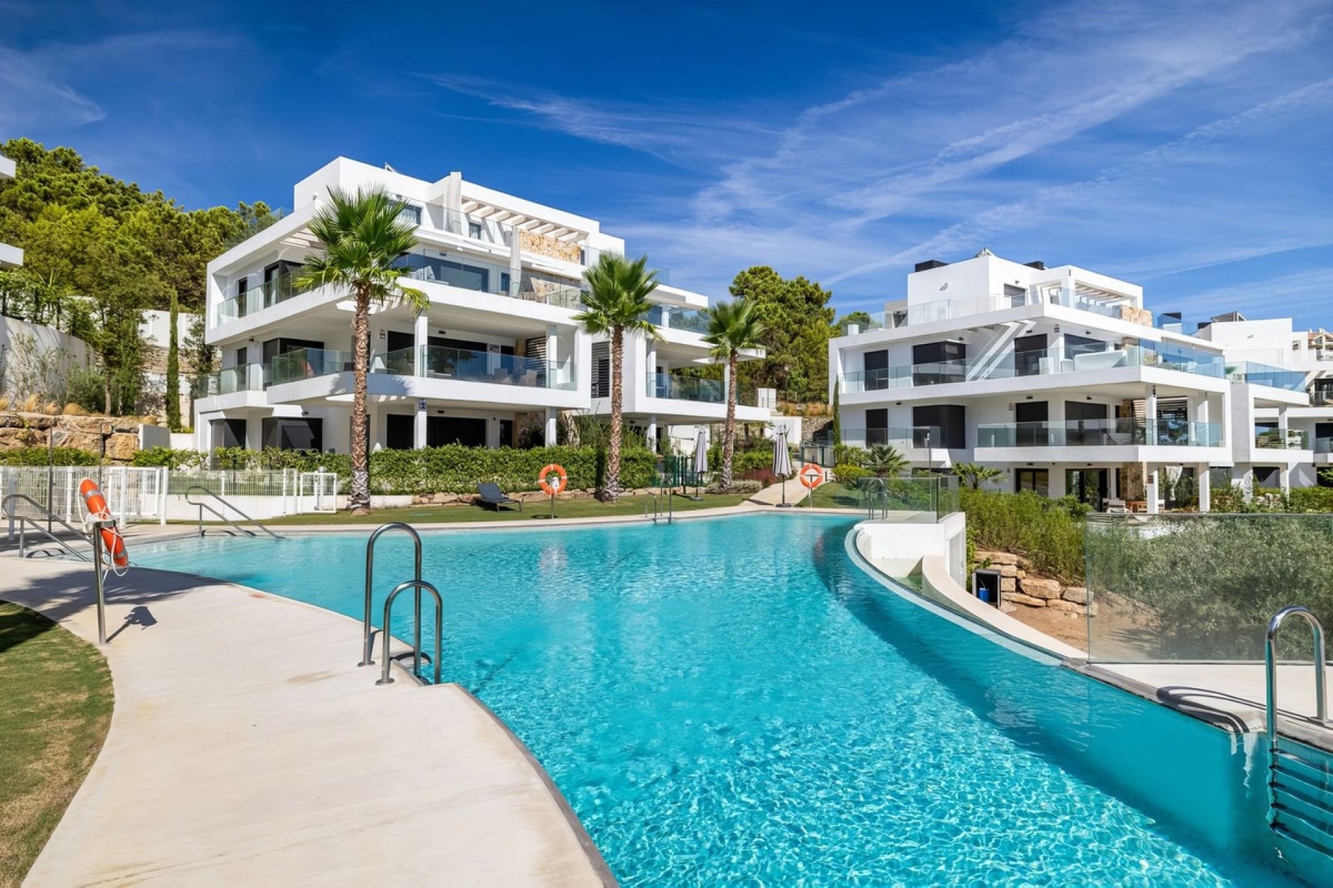 Resale - apartment - Estepona - Selwo
