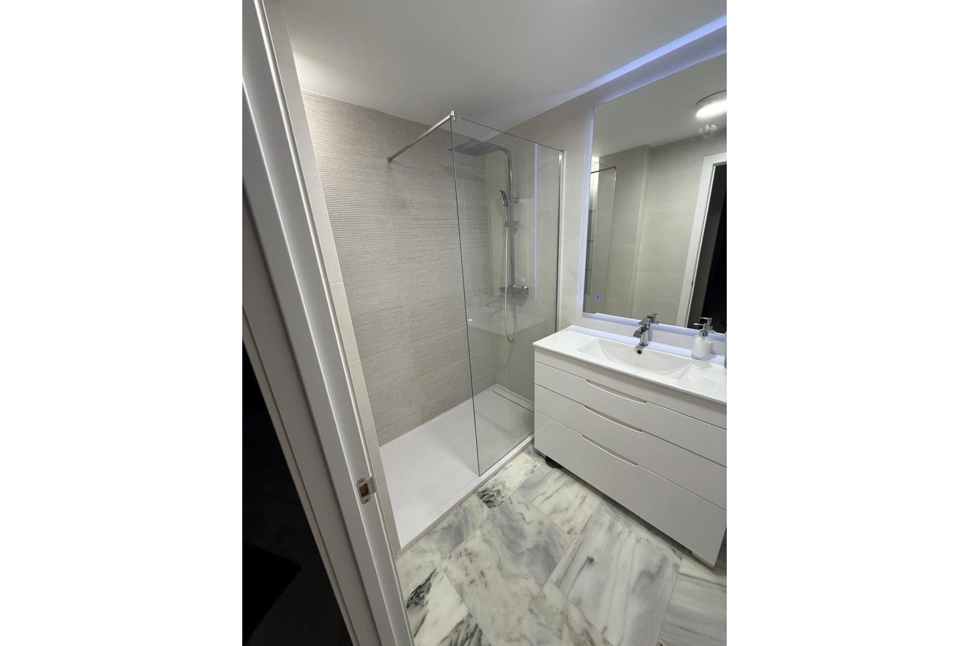 Resale - apartment - Estepona - Selwo