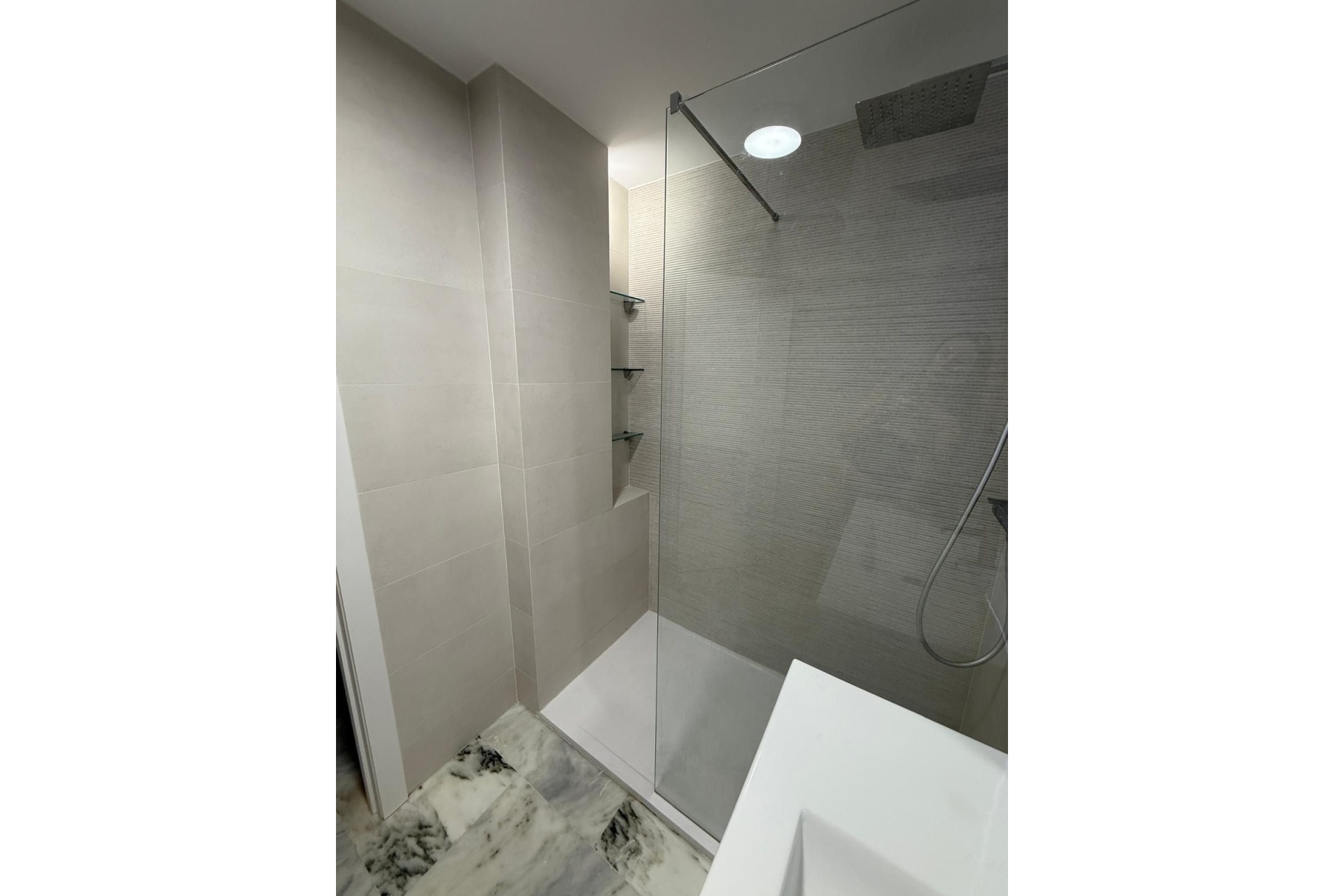Resale - apartment - Estepona - Selwo