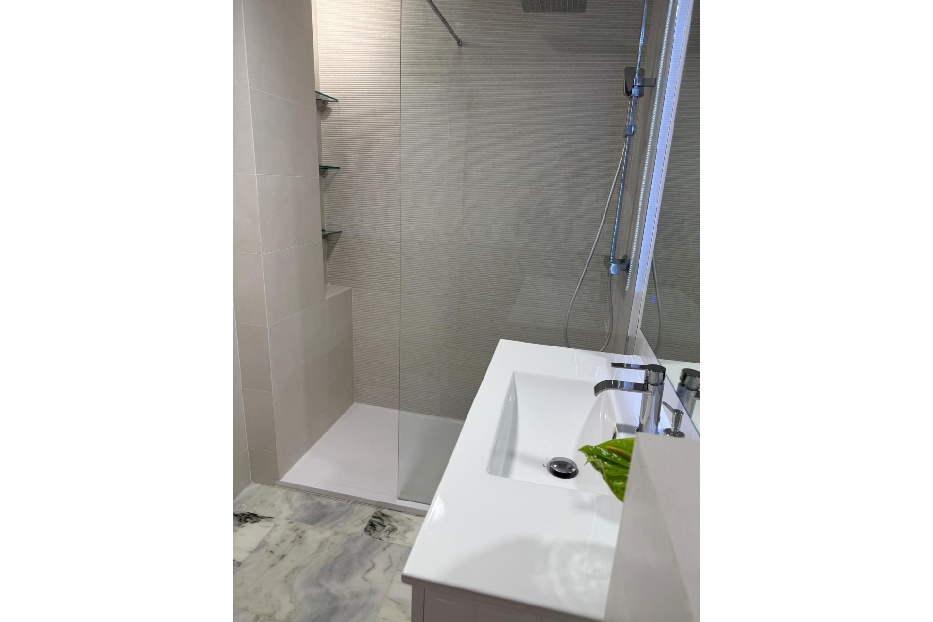 Resale - apartment - Estepona - Selwo