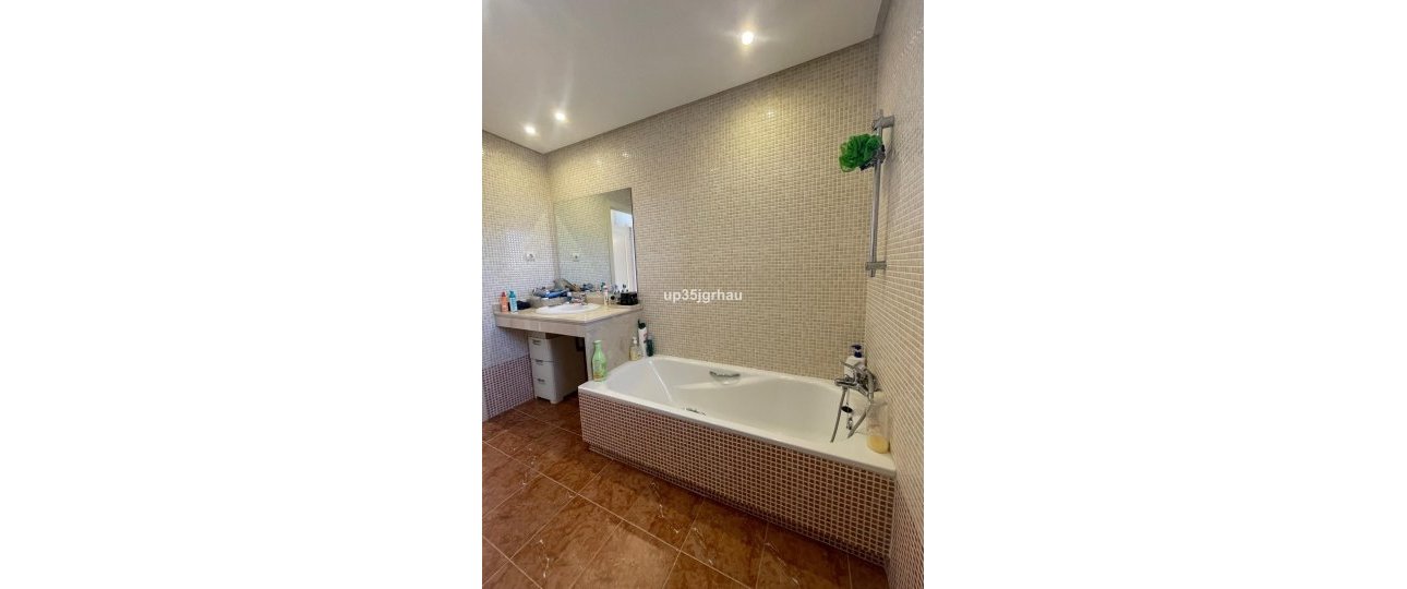 Resale - apartment - Estepona - Selwo