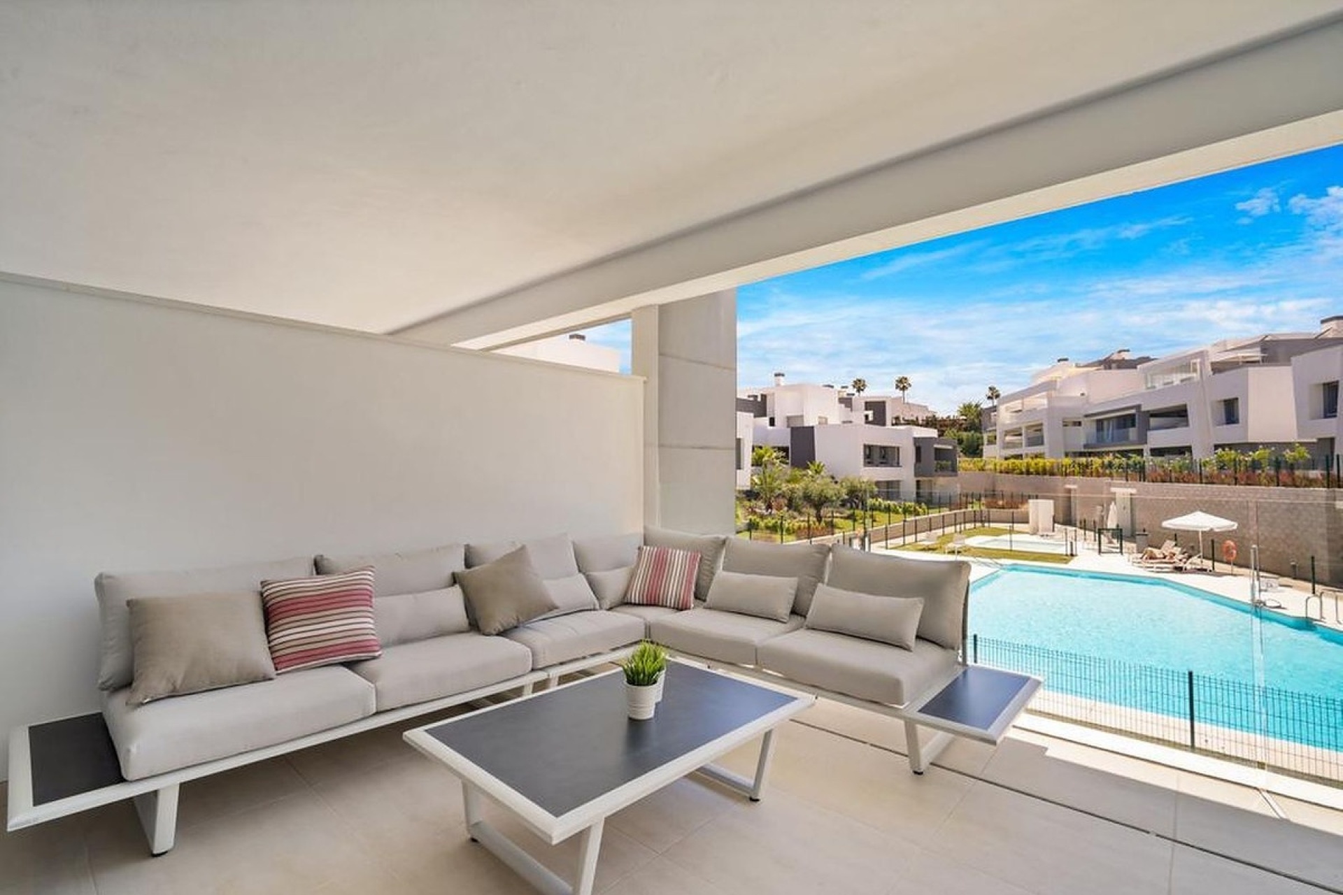 Resale - apartment - Estepona - Selwo