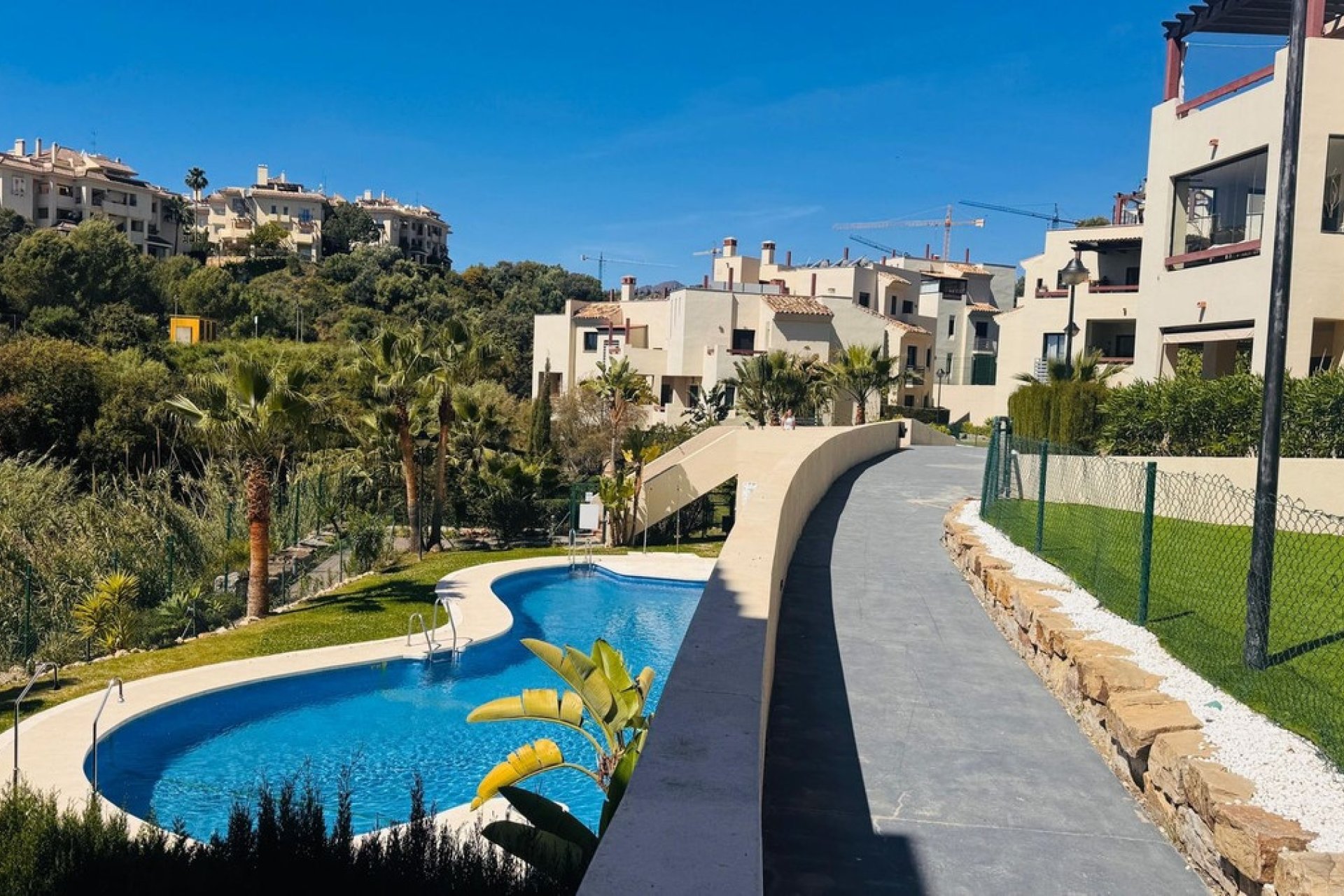 Resale - apartment - Estepona - Selwo