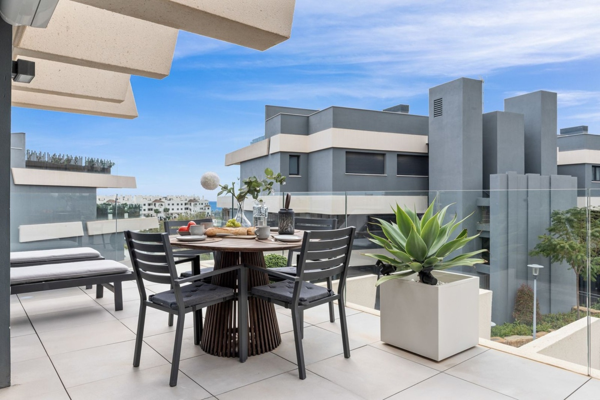 Resale - apartment - Estepona - Selwo