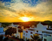 Resale - apartment - Estepona - Valle Romano