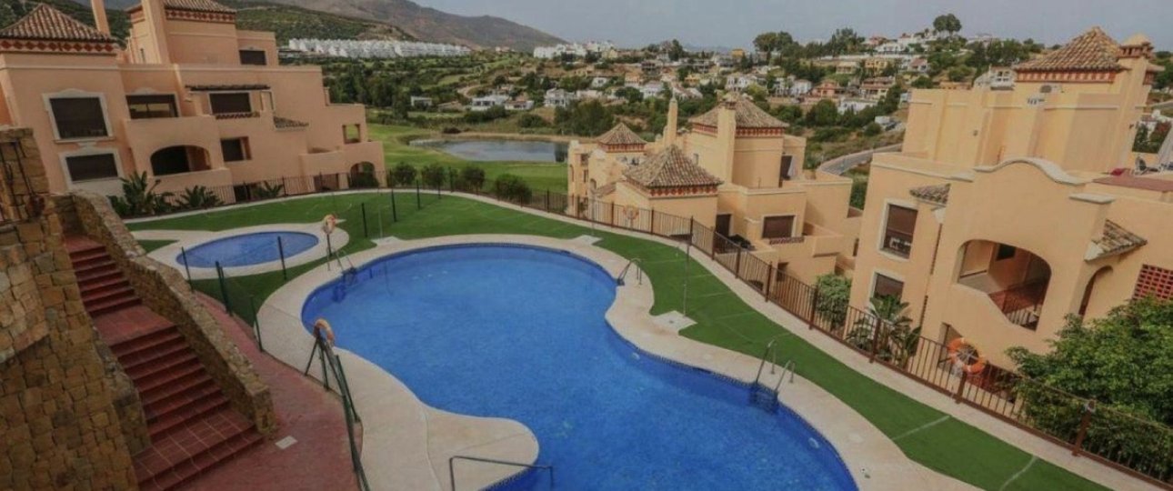 Resale - apartment - Estepona - Valle Romano