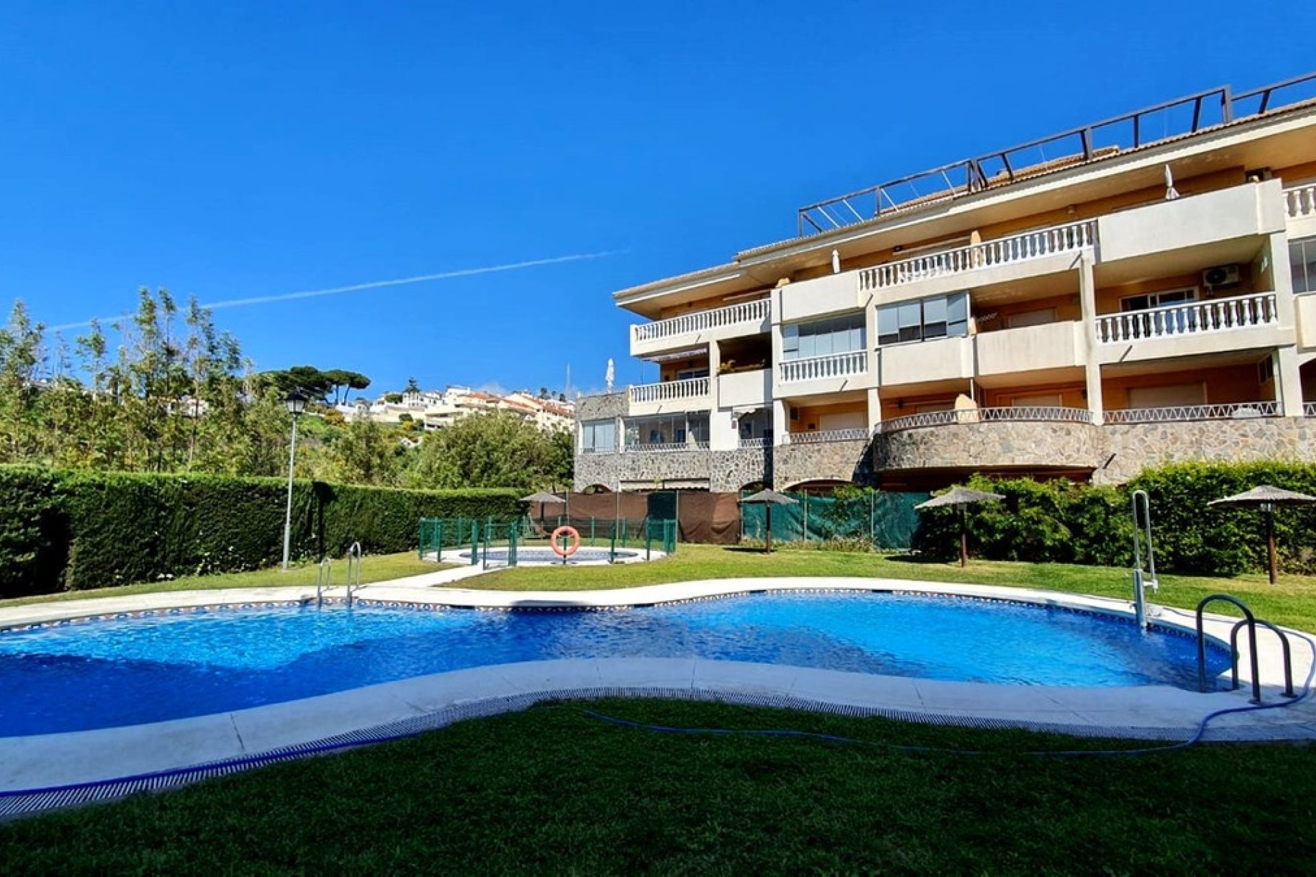 Resale - apartment - Fuengirola - Carvajal