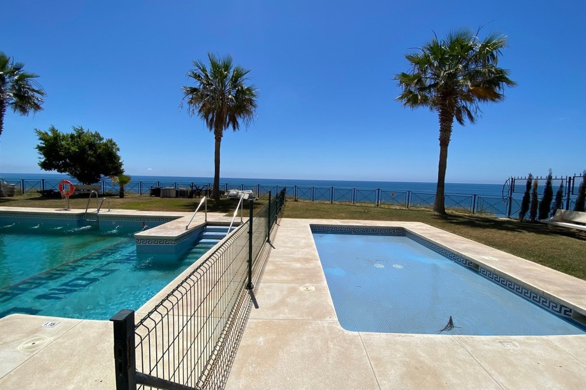 Resale - apartment - Fuengirola - Carvajal