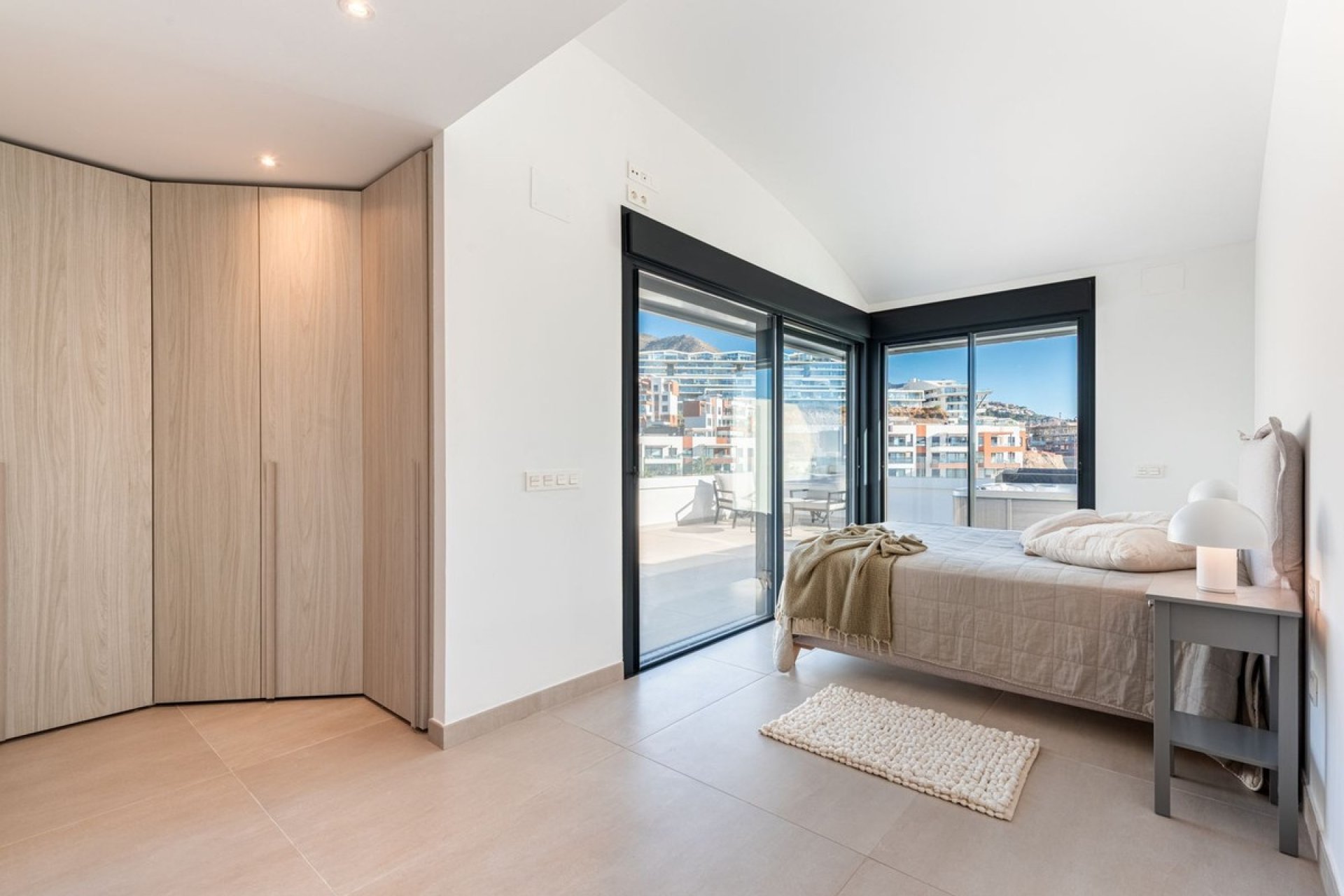 Resale - apartment - Fuengirola - Carvajal