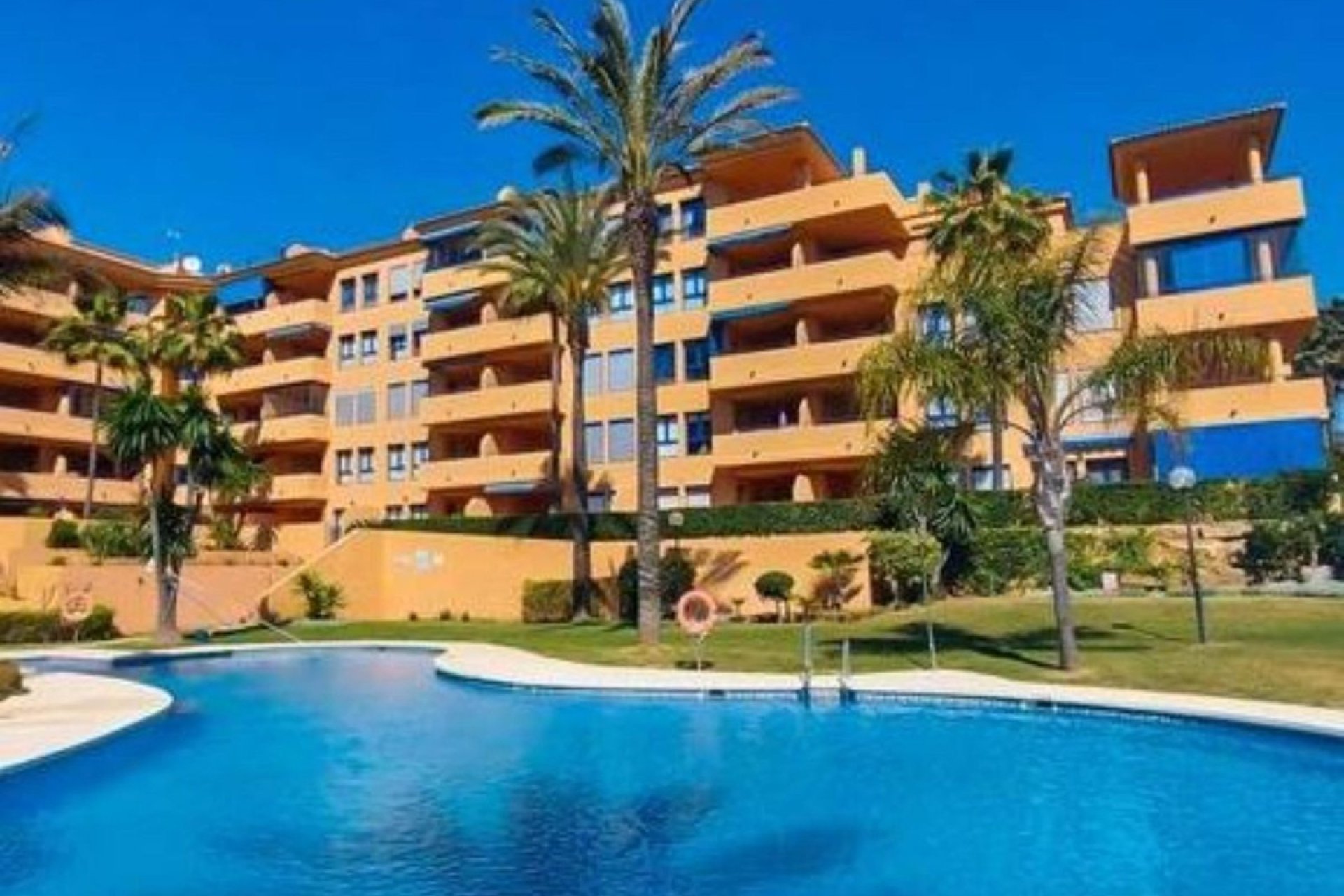 Resale - apartment - Manilva - La Duquesa