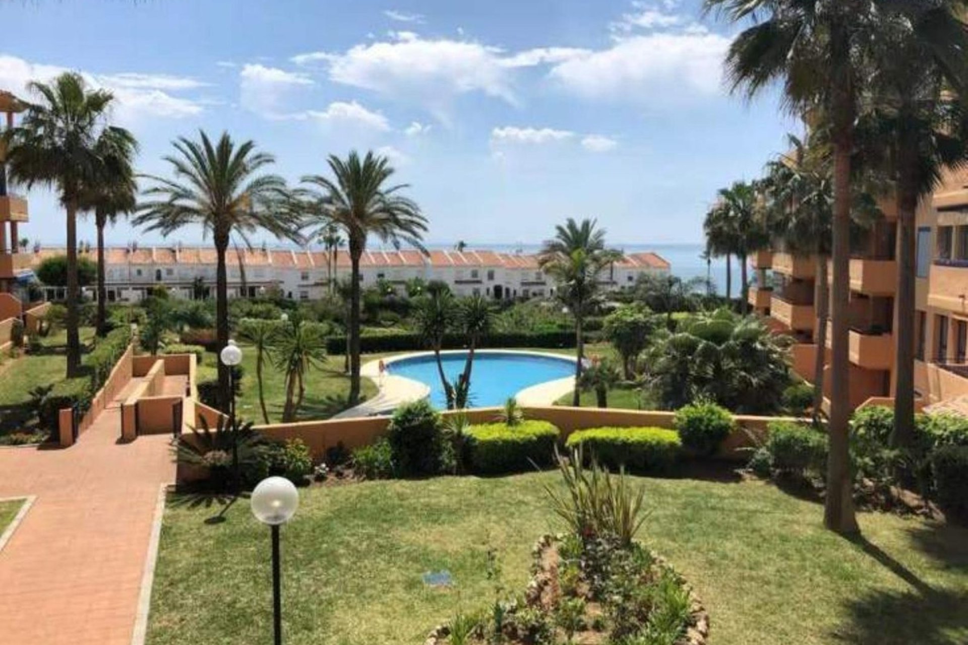 Resale - apartment - Manilva - La Duquesa