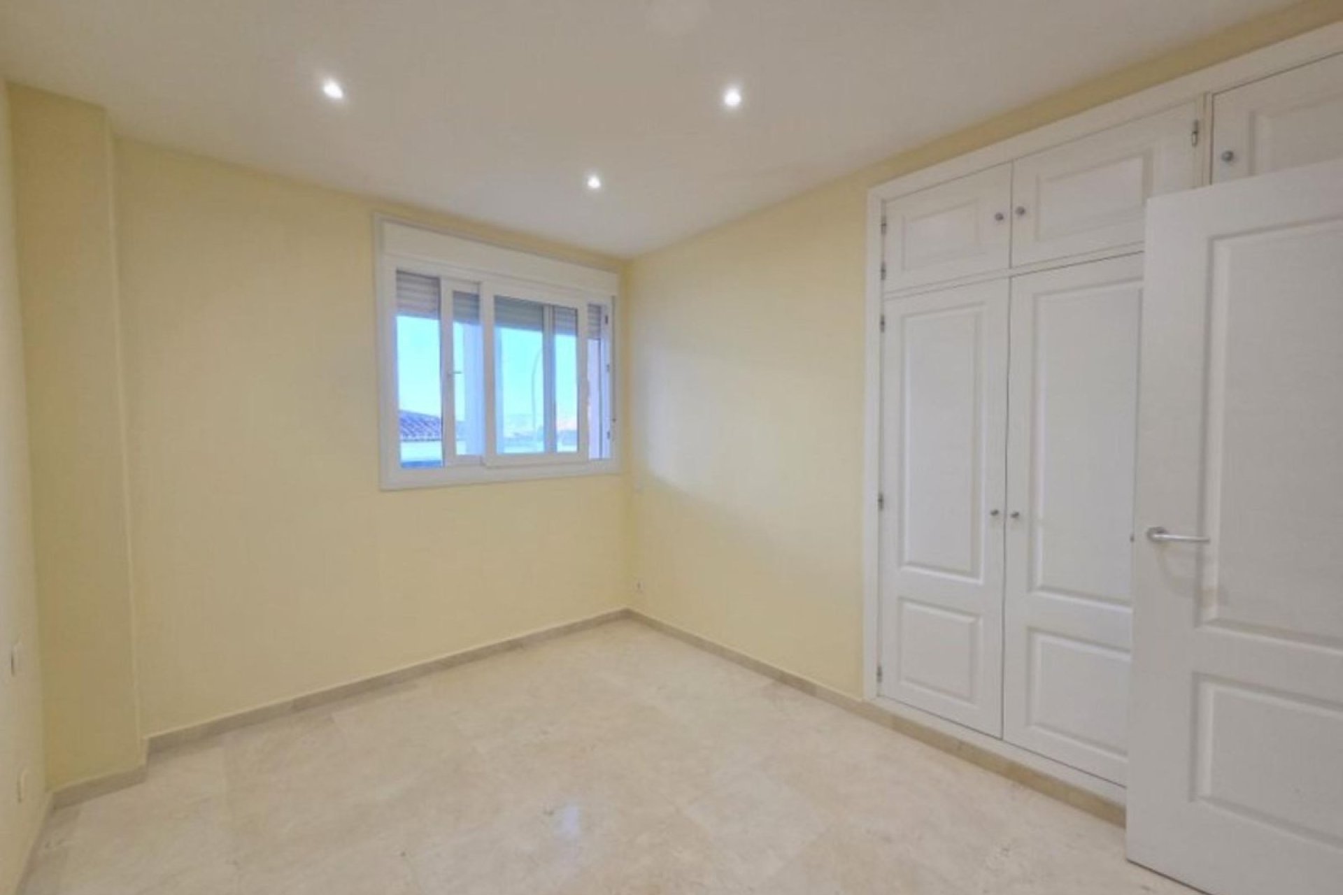 Resale - apartment - Manilva - La Duquesa
