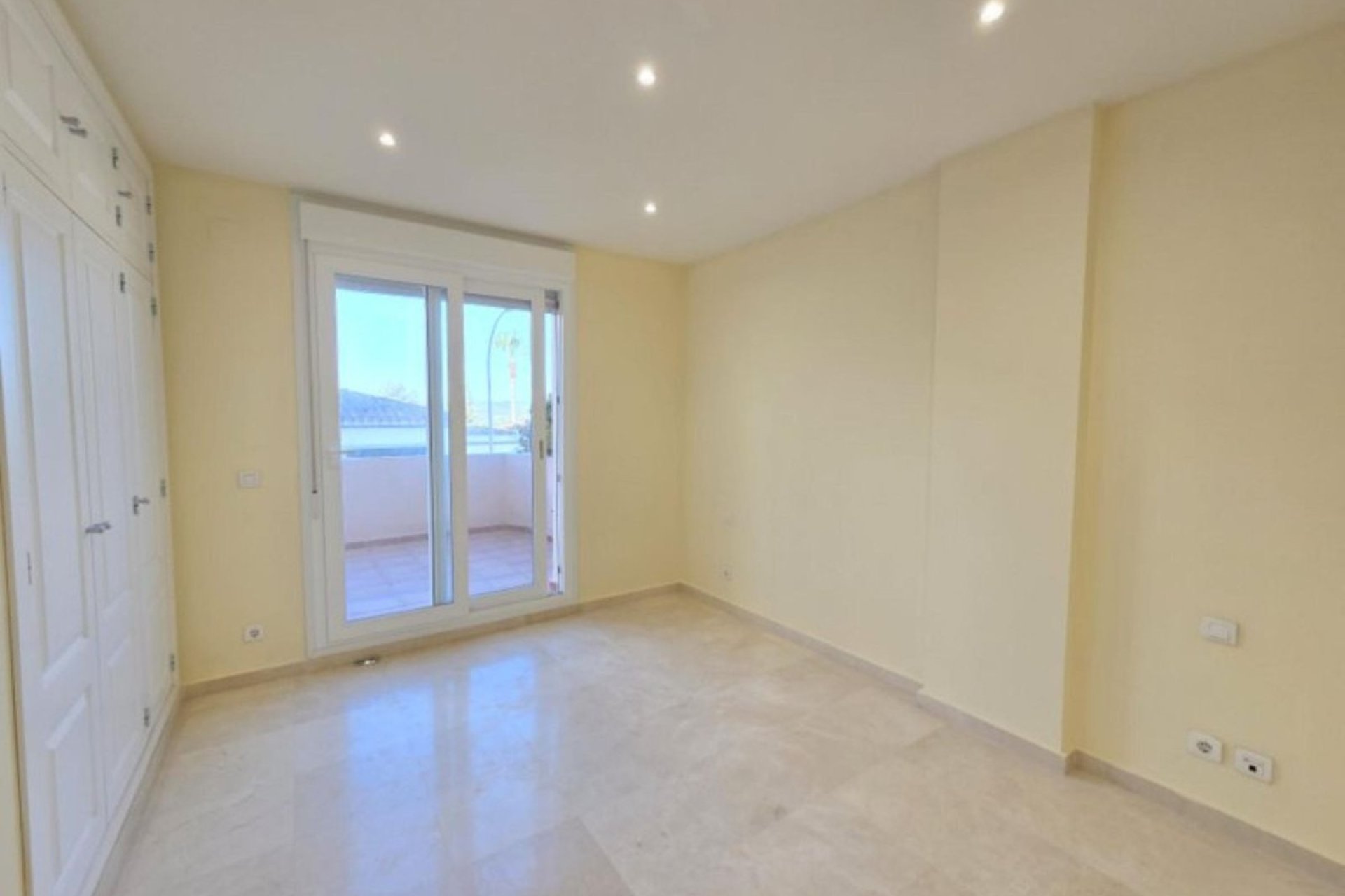 Resale - apartment - Manilva - La Duquesa