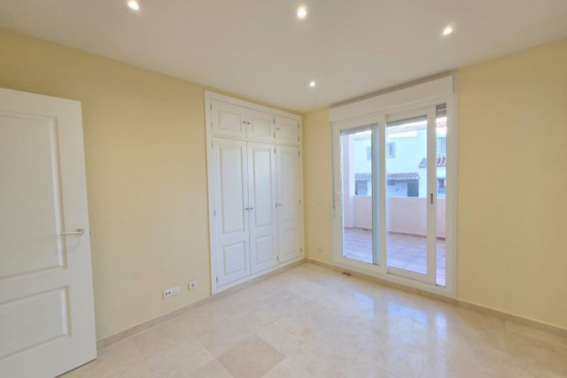 Resale - apartment - Manilva - La Duquesa