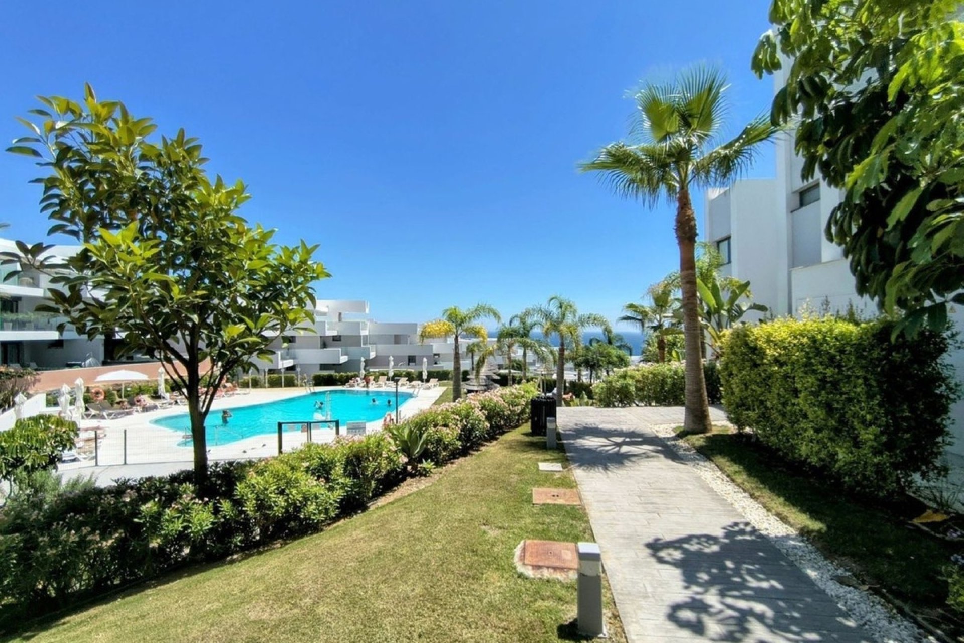 Resale - apartment - Manilva - La Duquesa