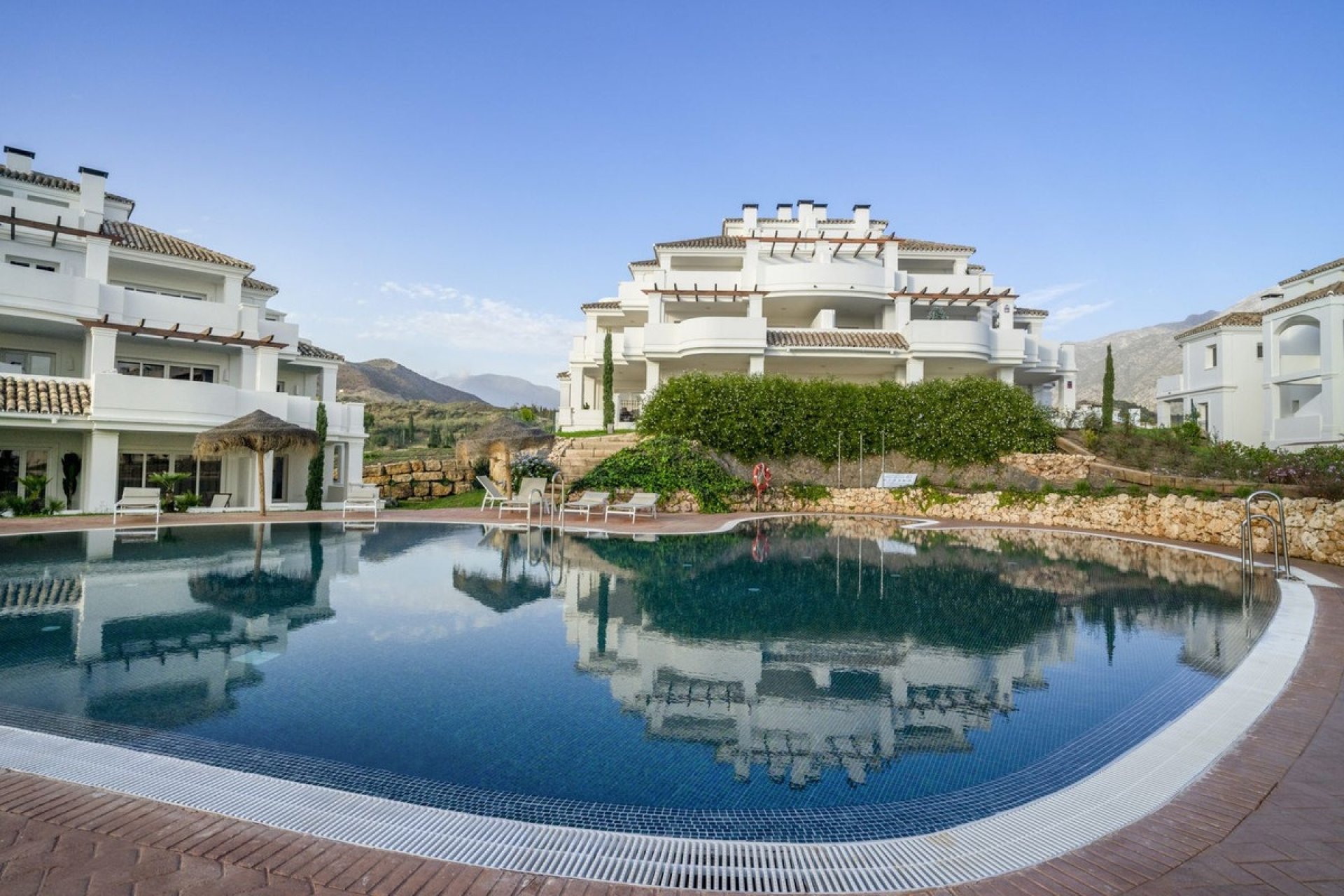 Resale - apartment - Marbella - Aloha