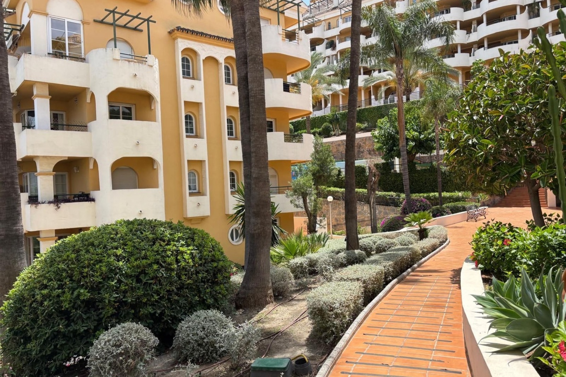 Resale - apartment - Marbella - Aloha