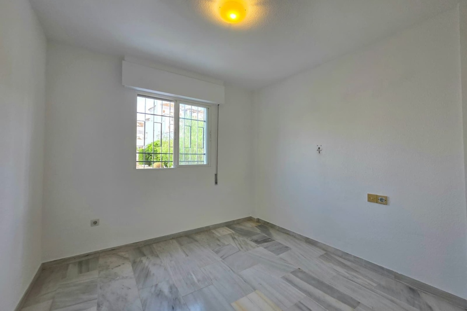 Resale - apartment - Marbella - Aloha