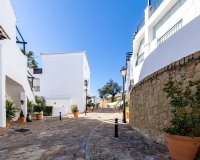 Resale - apartment - Marbella - Altos de los Monteros