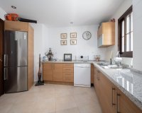 Resale - apartment - Marbella - Altos de los Monteros