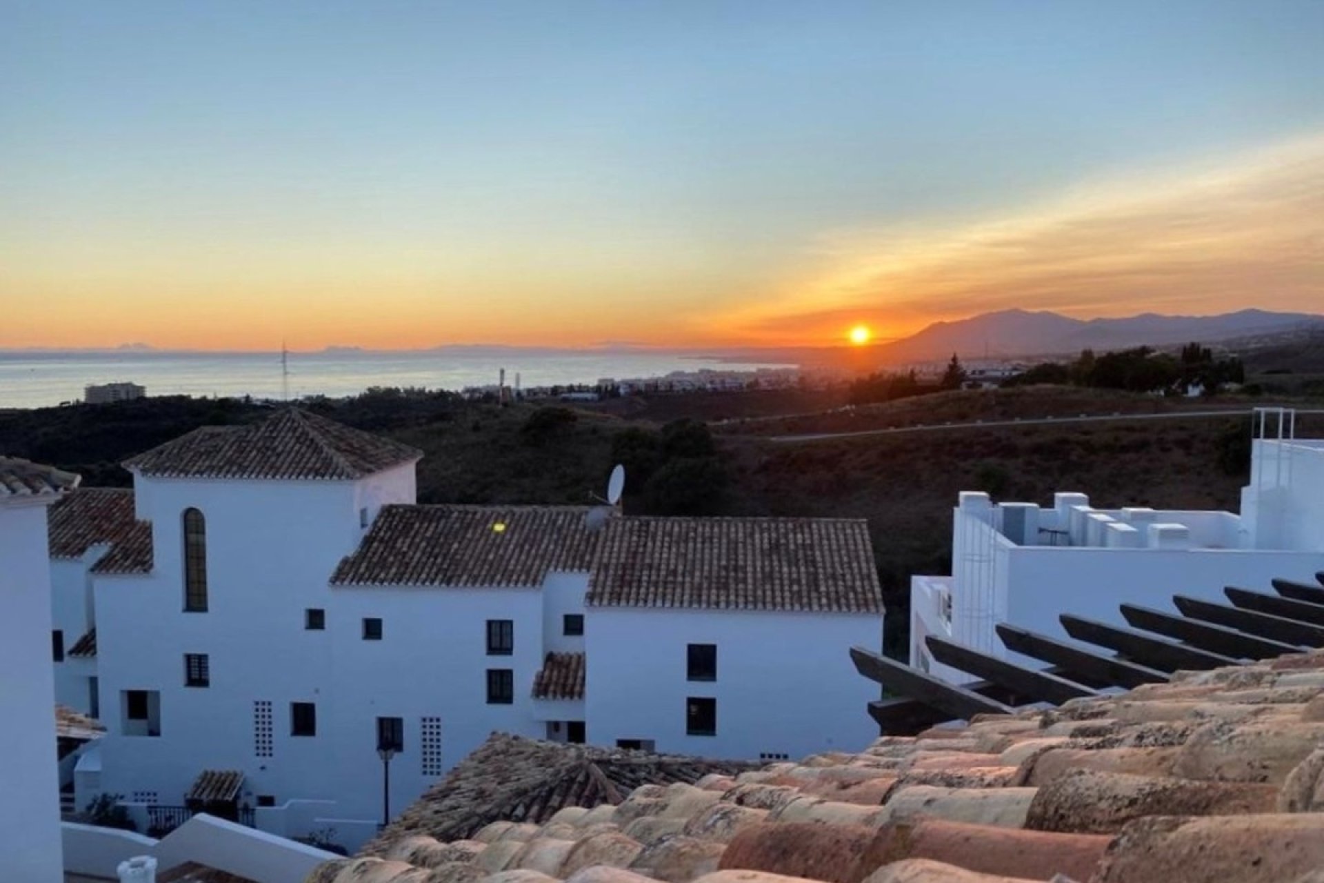 Resale - apartment - Marbella - Altos de los Monteros
