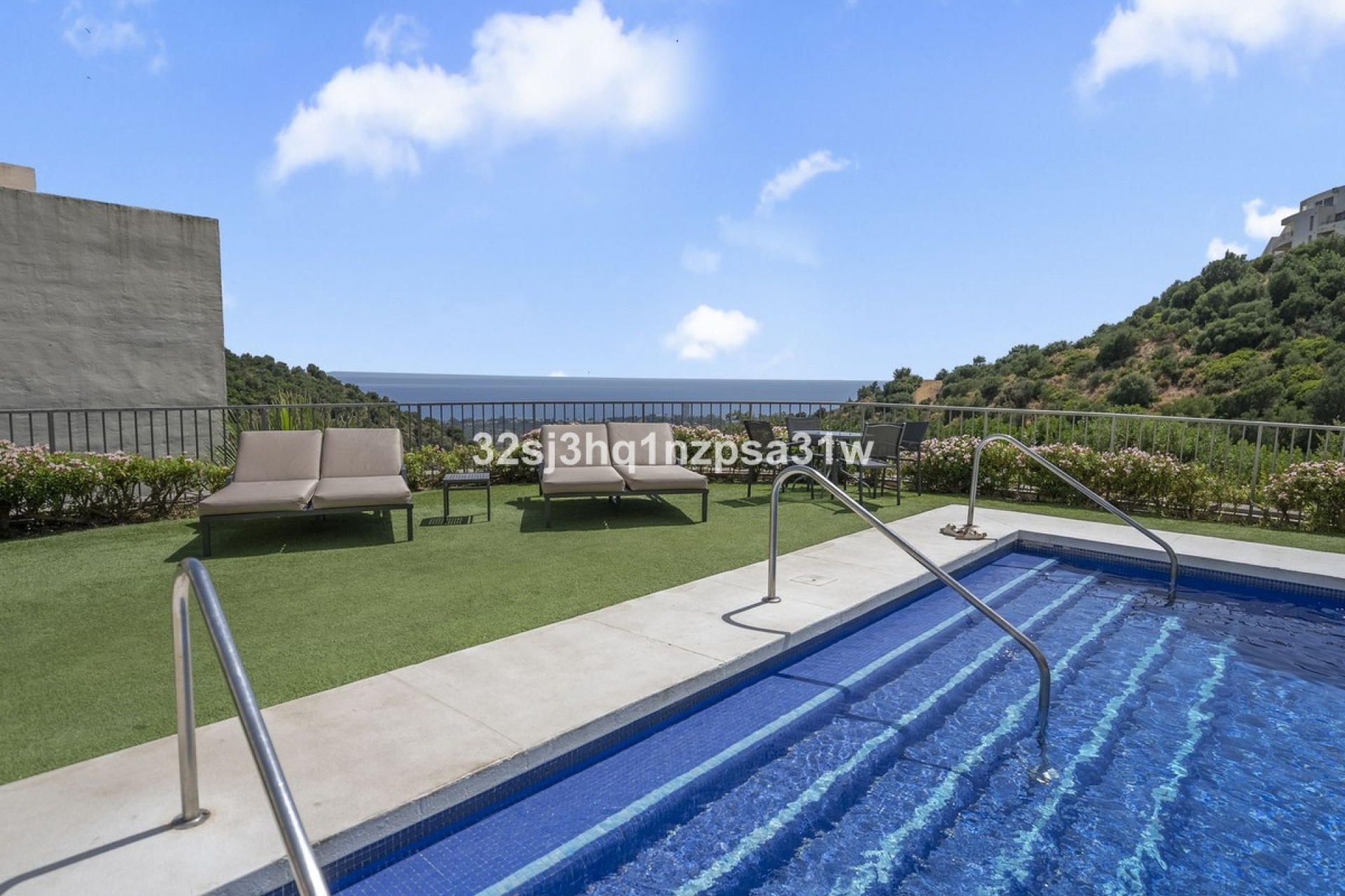 Resale - apartment - Marbella - Altos de los Monteros