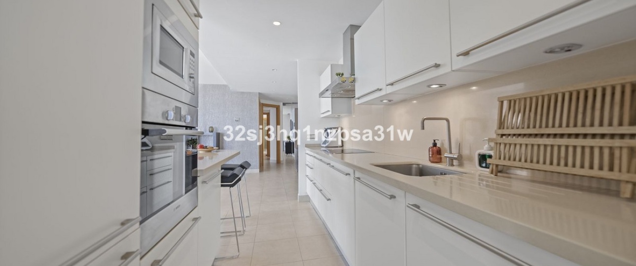 Resale - apartment - Marbella - Altos de los Monteros