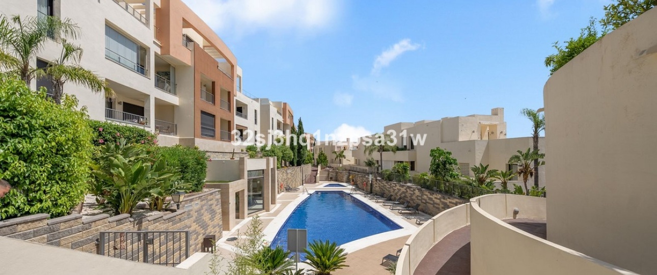 Resale - apartment - Marbella - Altos de los Monteros
