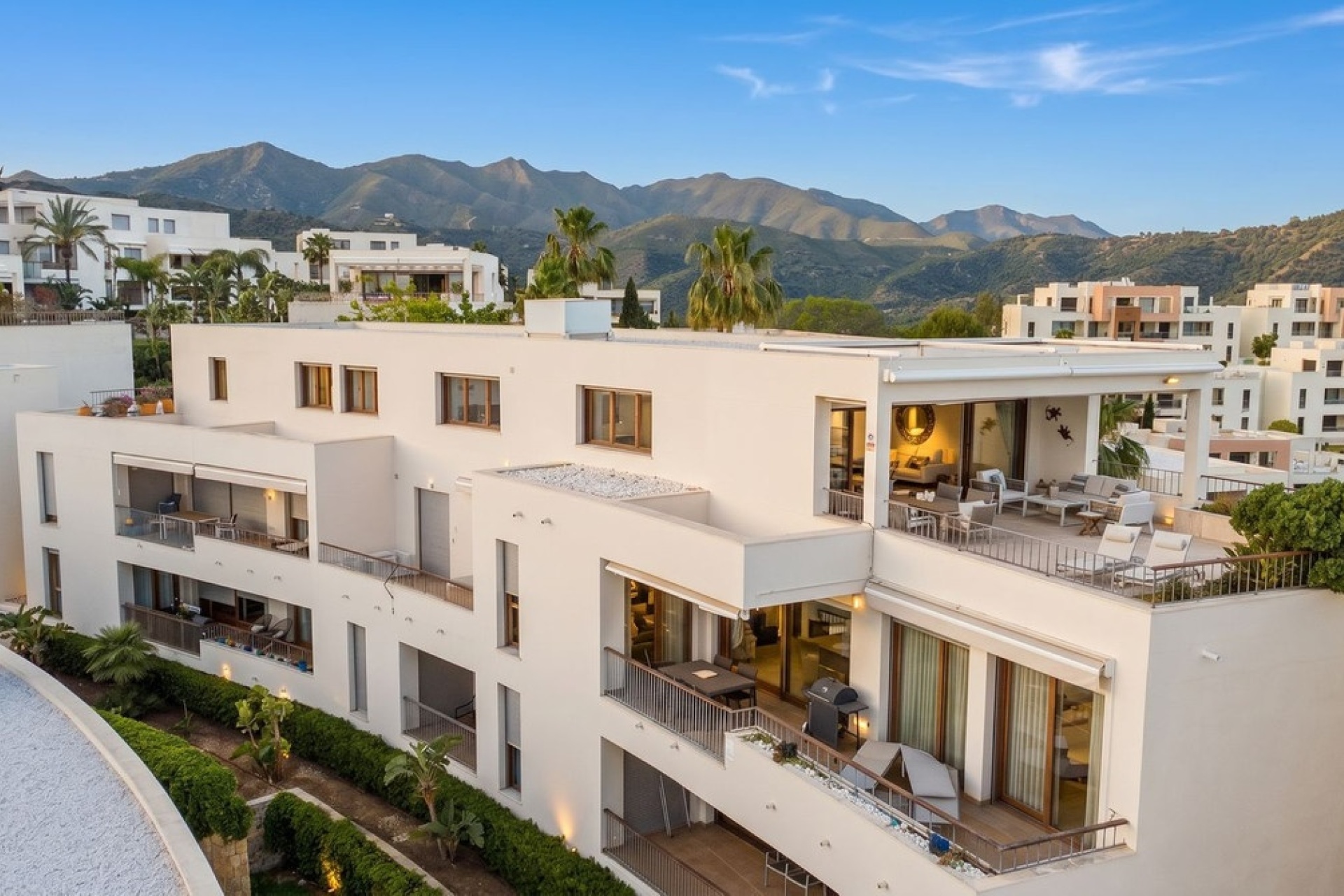 Resale - apartment - Marbella - Altos de los Monteros