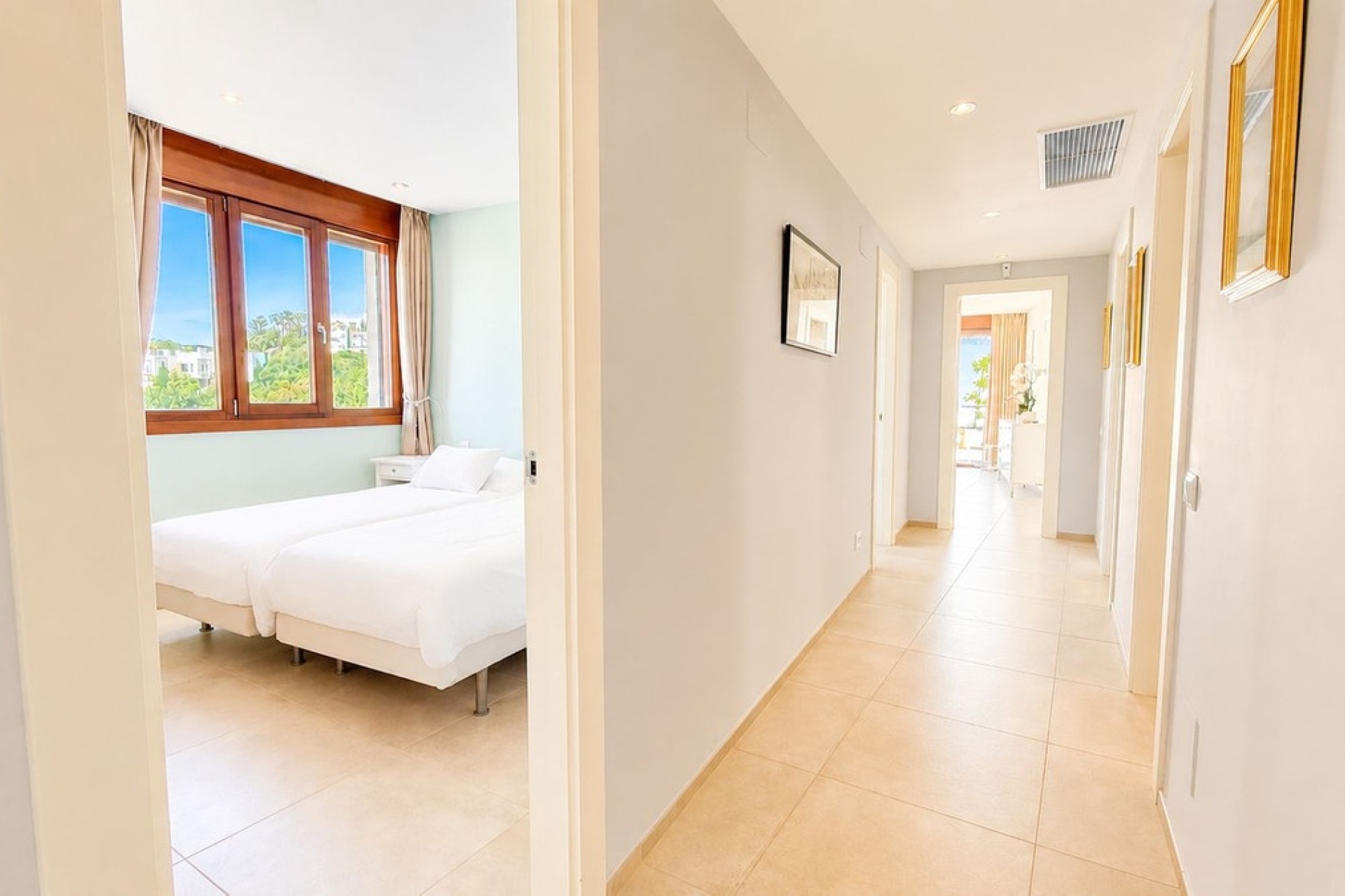 Resale - apartment - Marbella - Altos de los Monteros