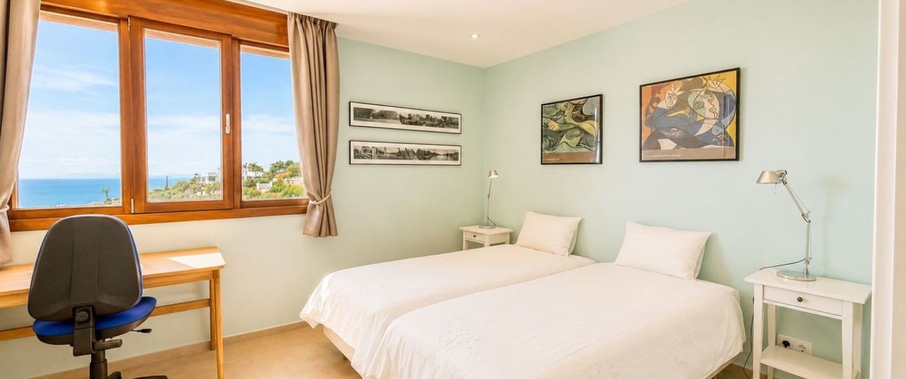 Resale - apartment - Marbella - Altos de los Monteros