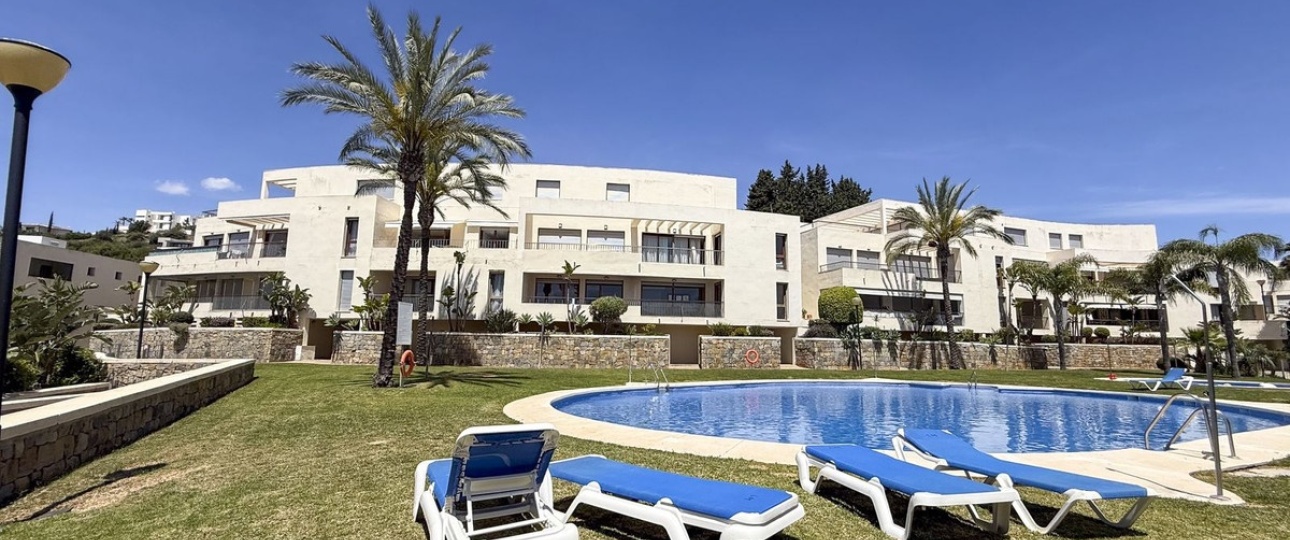 Resale - apartment - Marbella - Altos de los Monteros