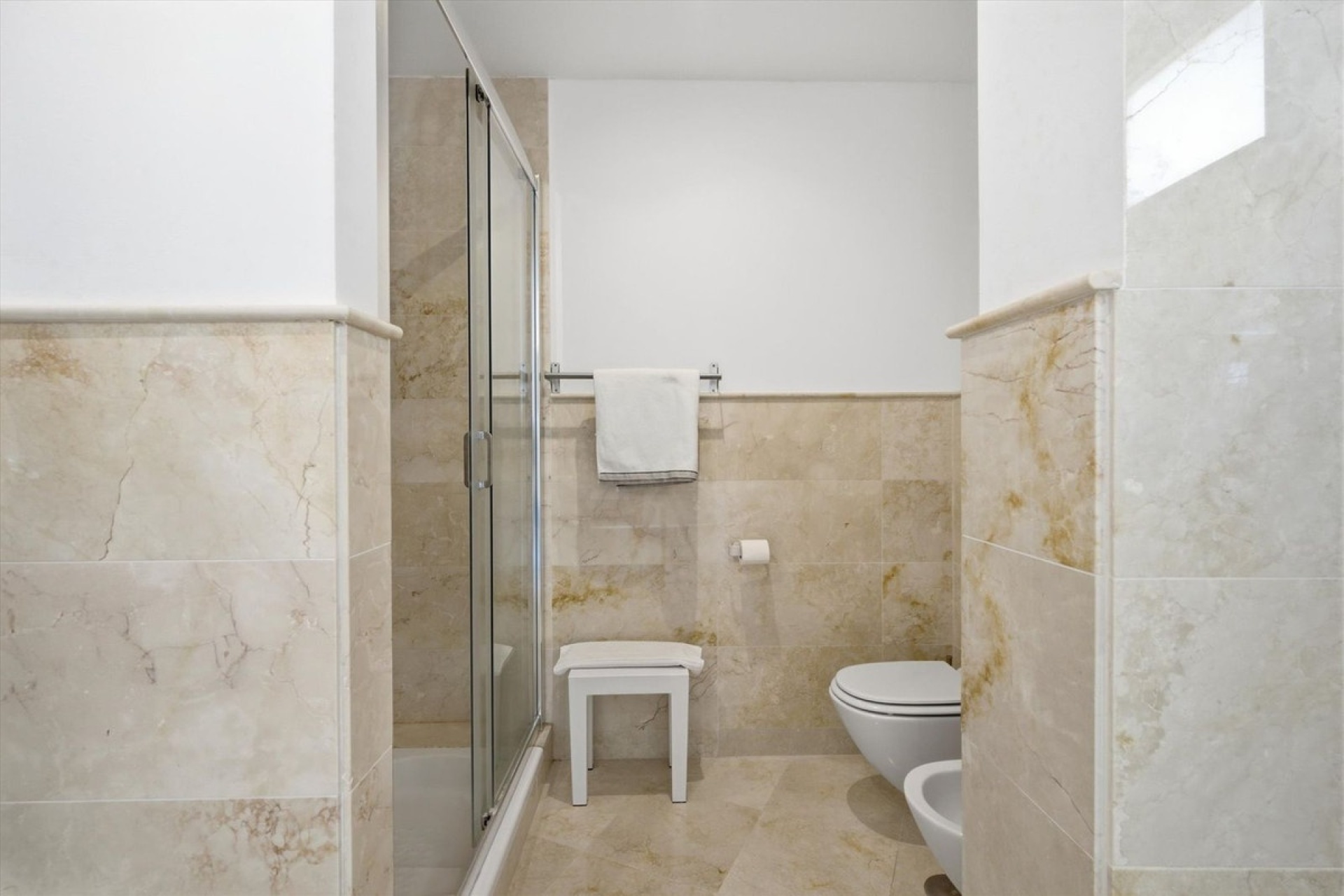 Resale - apartment - Marbella - Altos de los Monteros