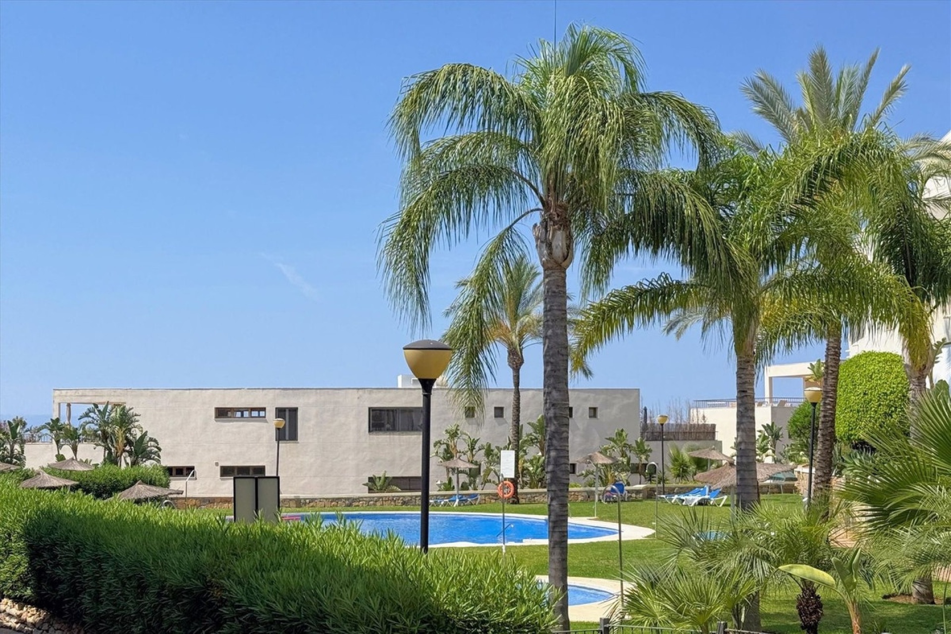 Resale - apartment - Marbella - Altos de los Monteros