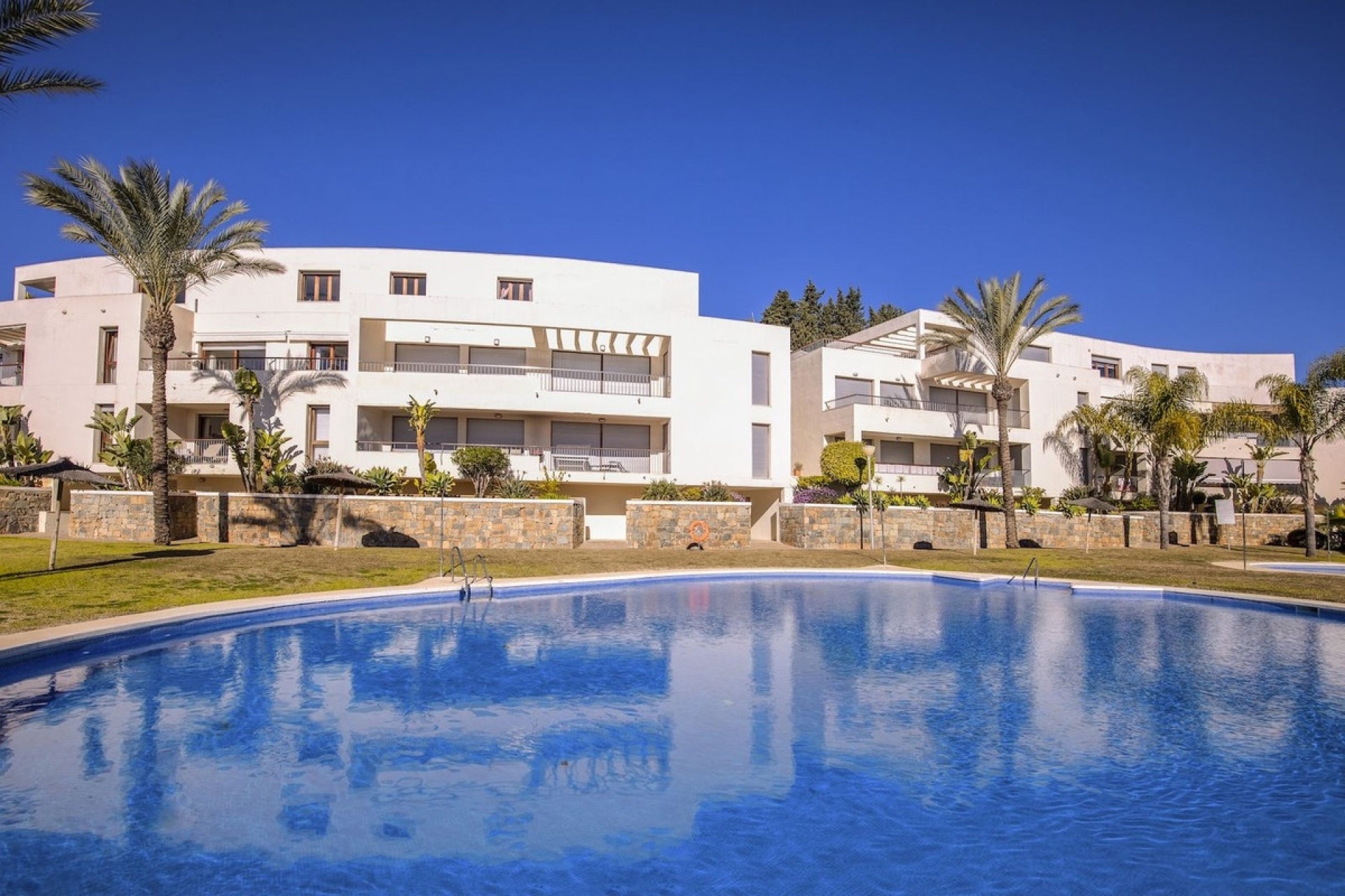 Resale - apartment - Marbella - Altos de los Monteros