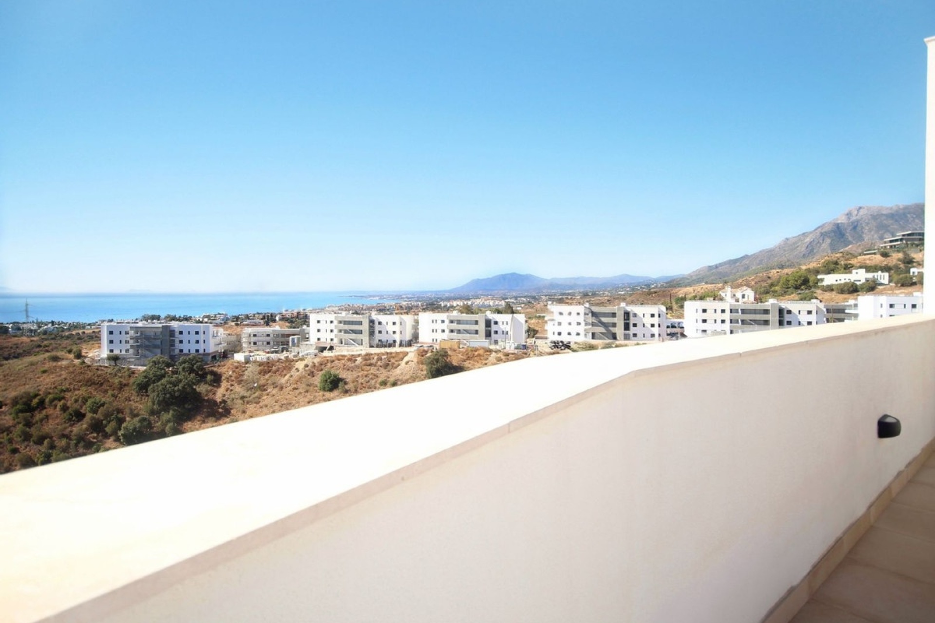 Resale - apartment - Marbella - Altos de los Monteros