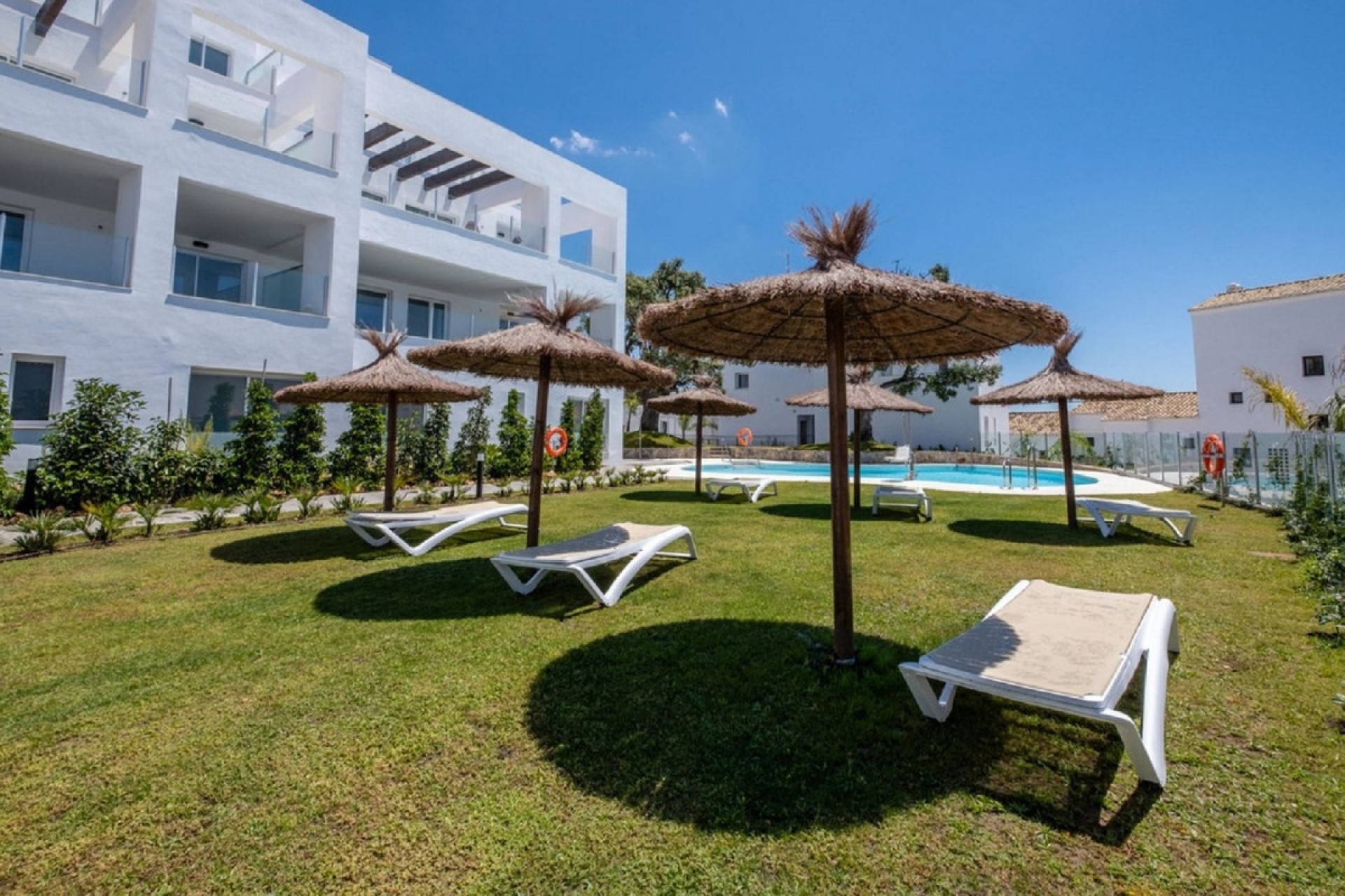 Resale - apartment - Marbella - Altos de los Monteros