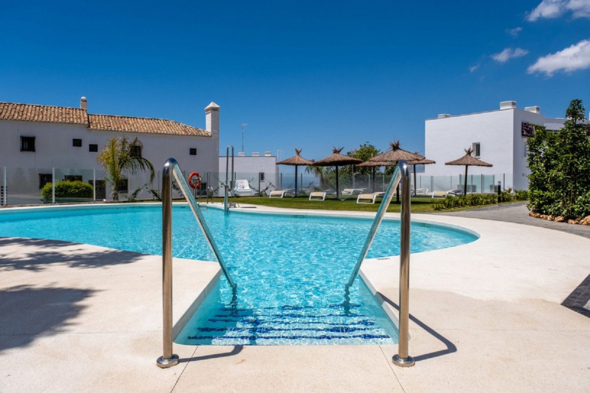 Resale - apartment - Marbella - Altos de los Monteros