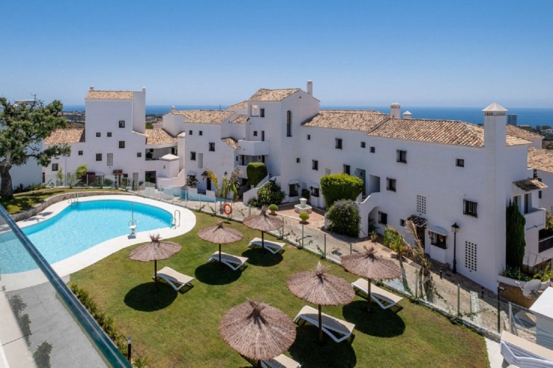 Resale - apartment - Marbella - Altos de los Monteros