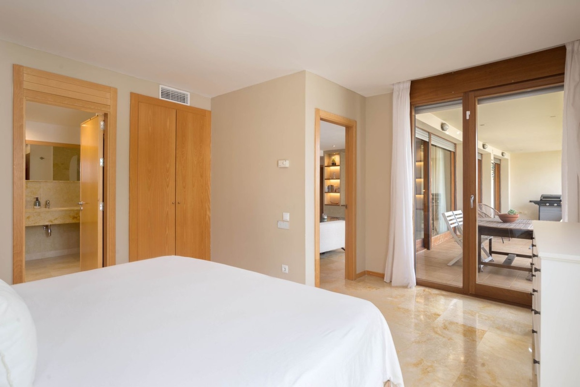 Resale - apartment - Marbella - Altos de los Monteros