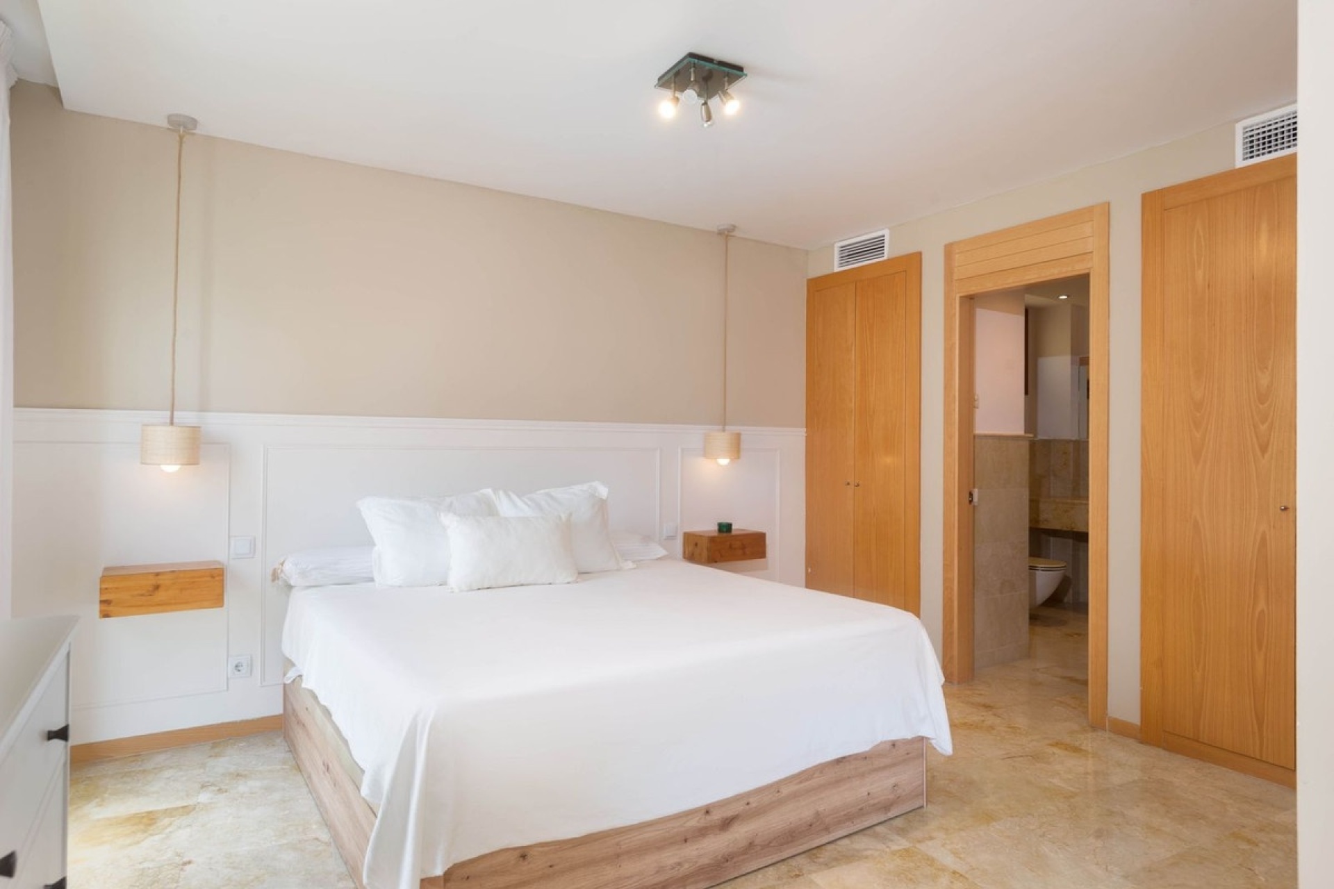 Resale - apartment - Marbella - Altos de los Monteros