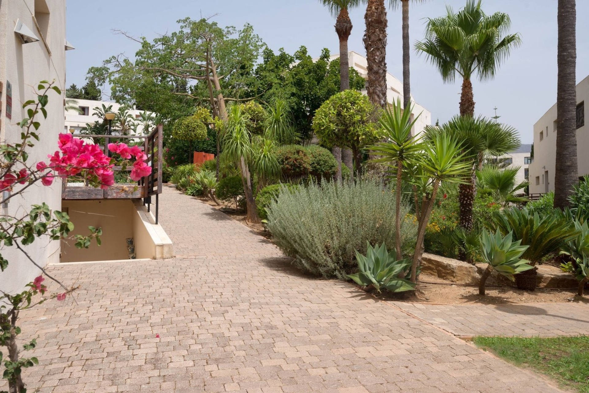 Resale - apartment - Marbella - Altos de los Monteros