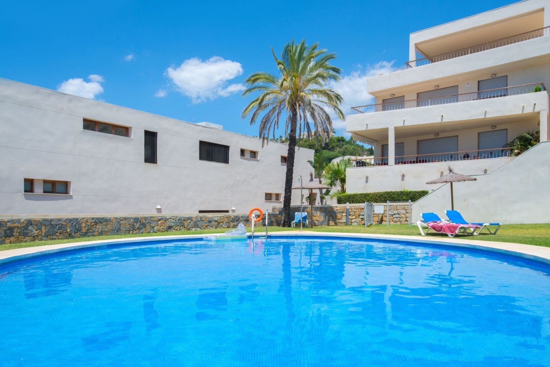 Resale - apartment - Marbella - Altos de los Monteros
