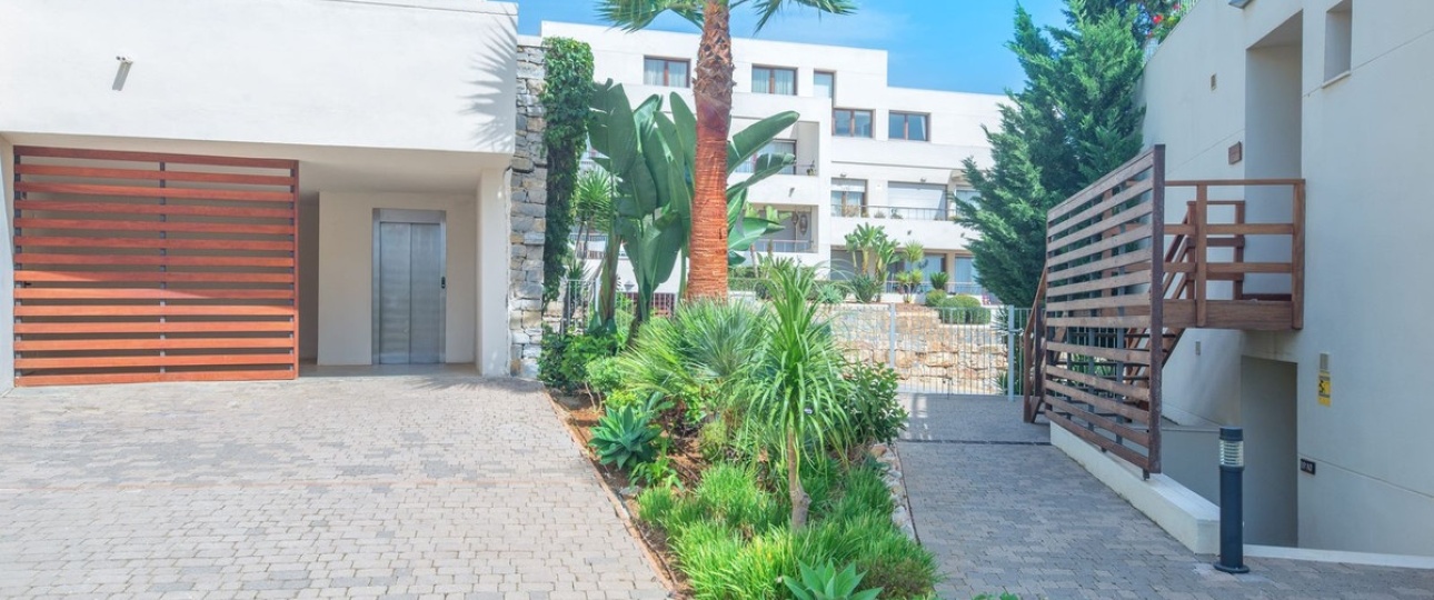 Resale - apartment - Marbella - Altos de los Monteros