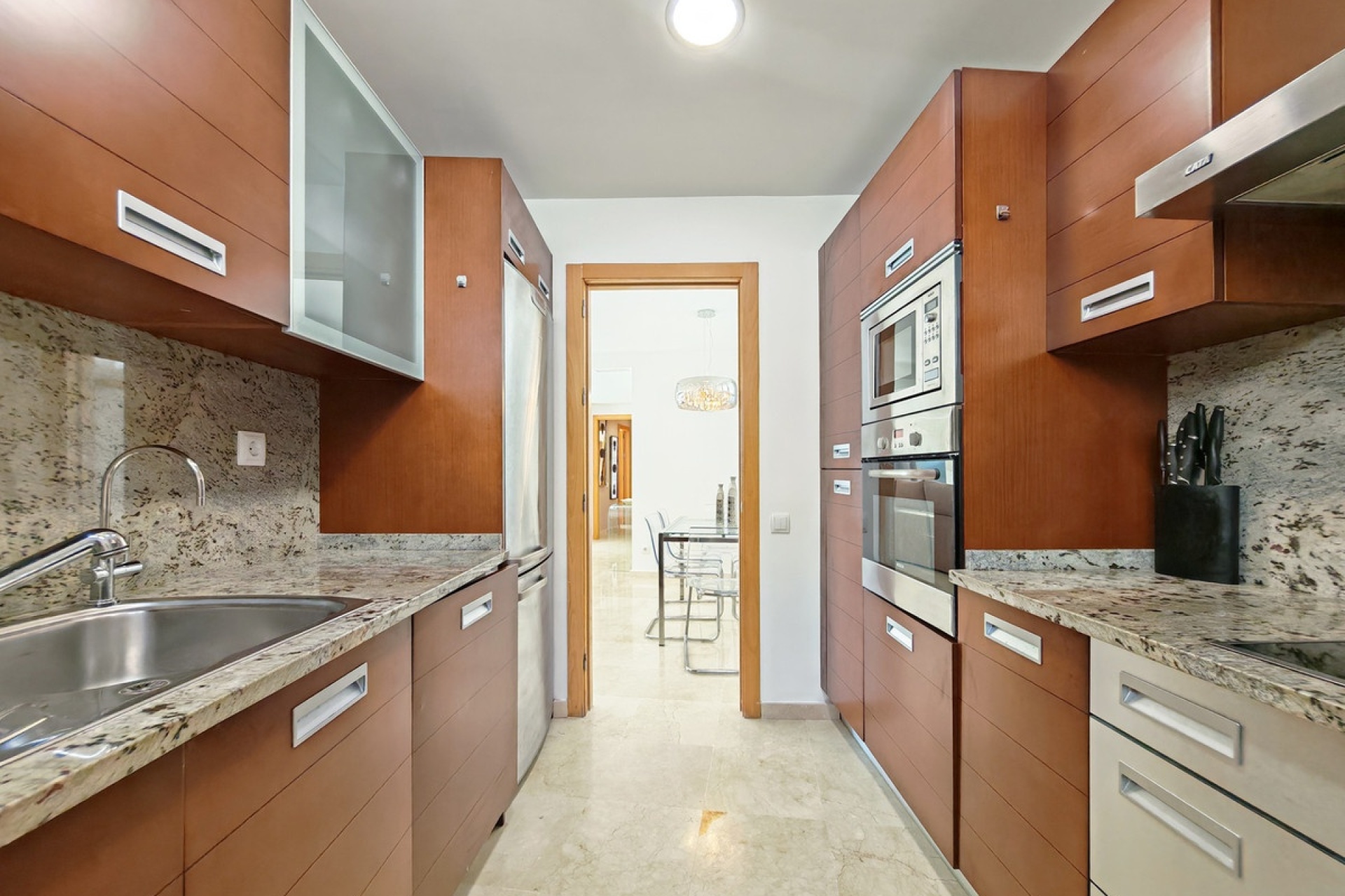 Resale - apartment - Marbella - Altos de los Monteros