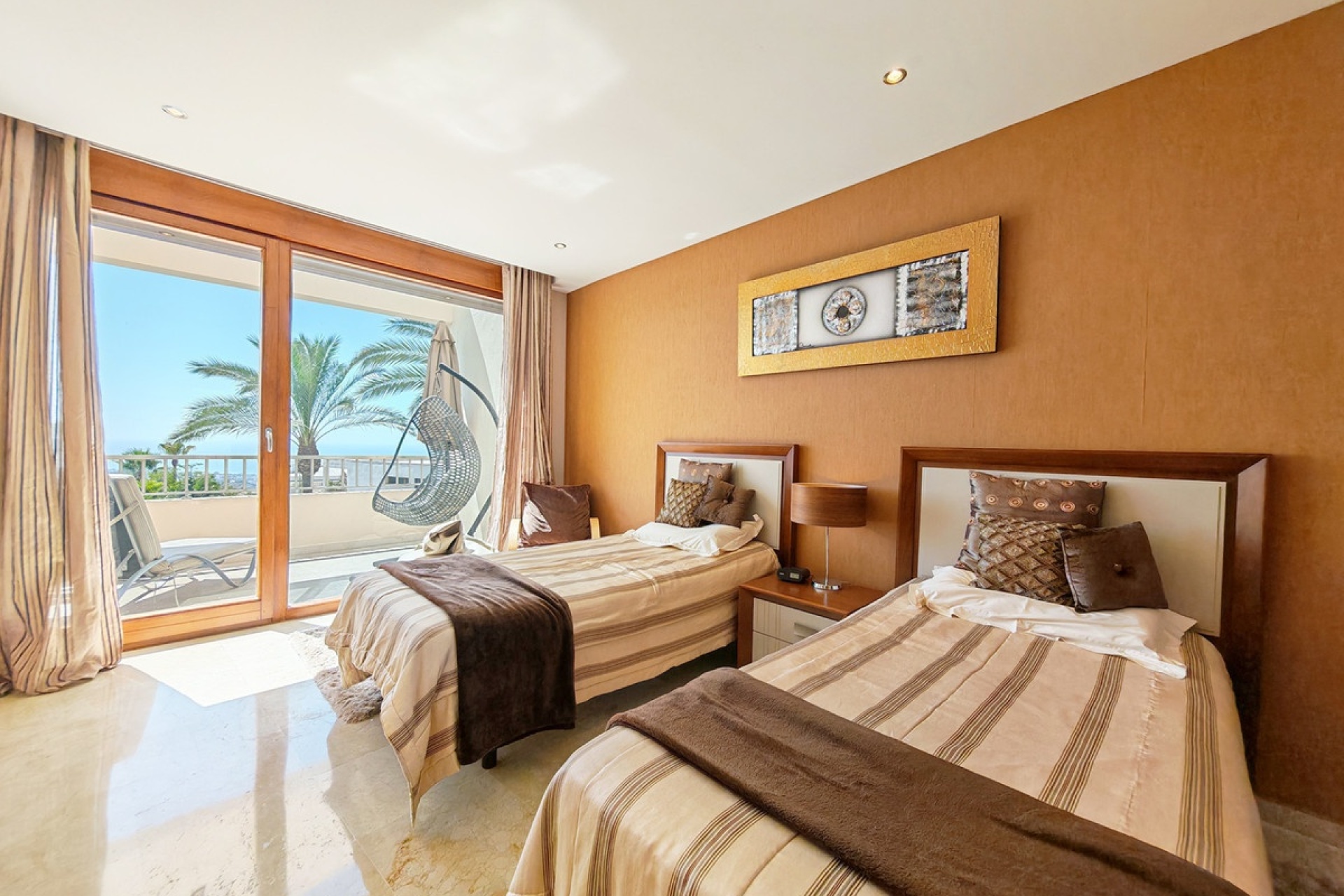 Resale - apartment - Marbella - Altos de los Monteros