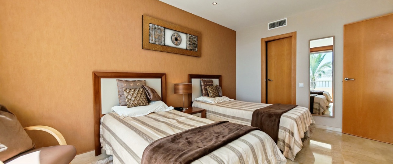 Resale - apartment - Marbella - Altos de los Monteros
